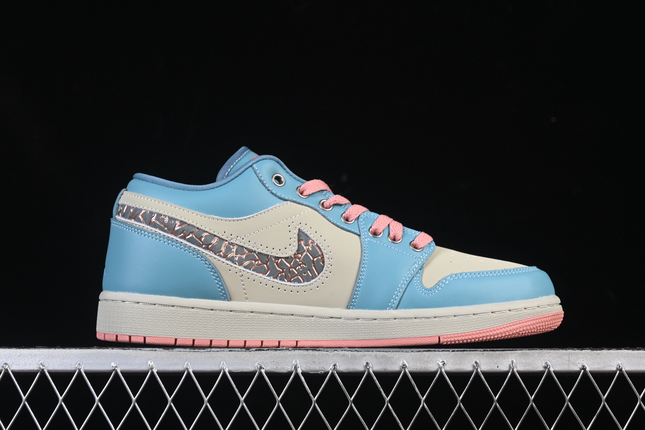 💰200公司级💰240纯原
 Air Jordan 1 Low AJ1 乔1亡灵节 低帮休闲板鞋 IM8120-464
尺码：36 36.5 37.5 38 38.5 39 40 40.5 41 42 42.5 43 44 44.5 45 46 99C3