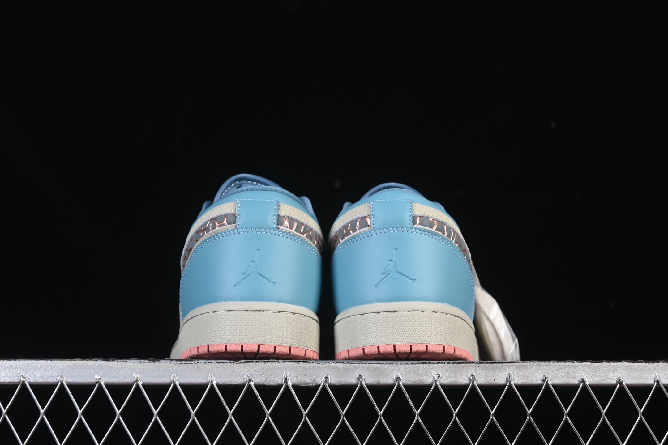 💰200公司级💰240纯原
 Air Jordan 1 Low AJ1 乔1亡灵节 低帮休闲板鞋 IM8120-464
尺码：36 36.5 37.5 38 38.5 39 40 40.5 41 42 42.5 43 44 44.5 45 46 99C3