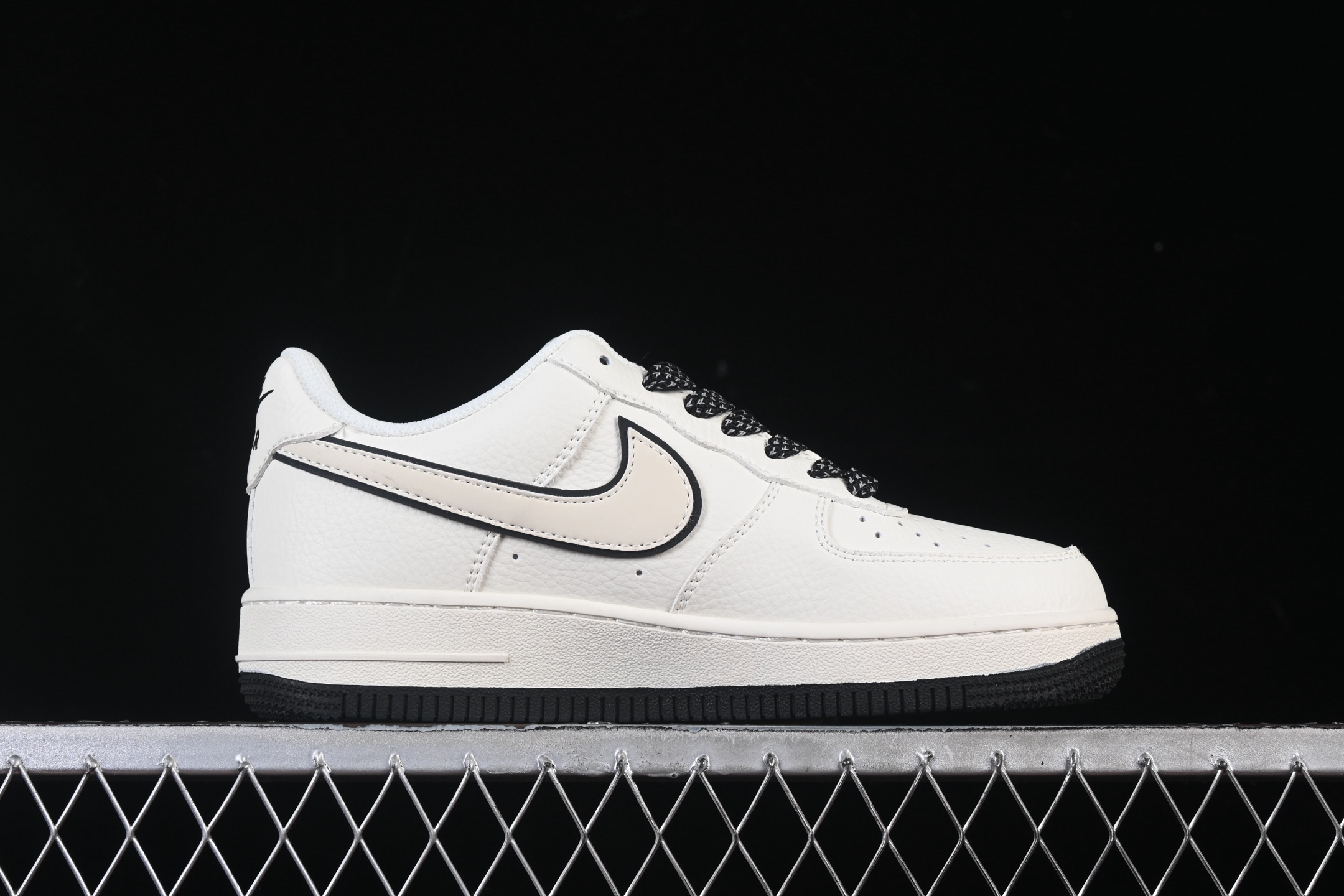 💰300纯原
 Nike Air Force 1'07 Low 斯图西联名 米黑底 空军一号低帮休闲板鞋 CS5288-046
#原楦头原纸板 原装鞋盒 定制五金配件 内置全掌气垫 原厂鞋底 
尺码：36 36.5 37.5 38 38.5 39 40 9.D4