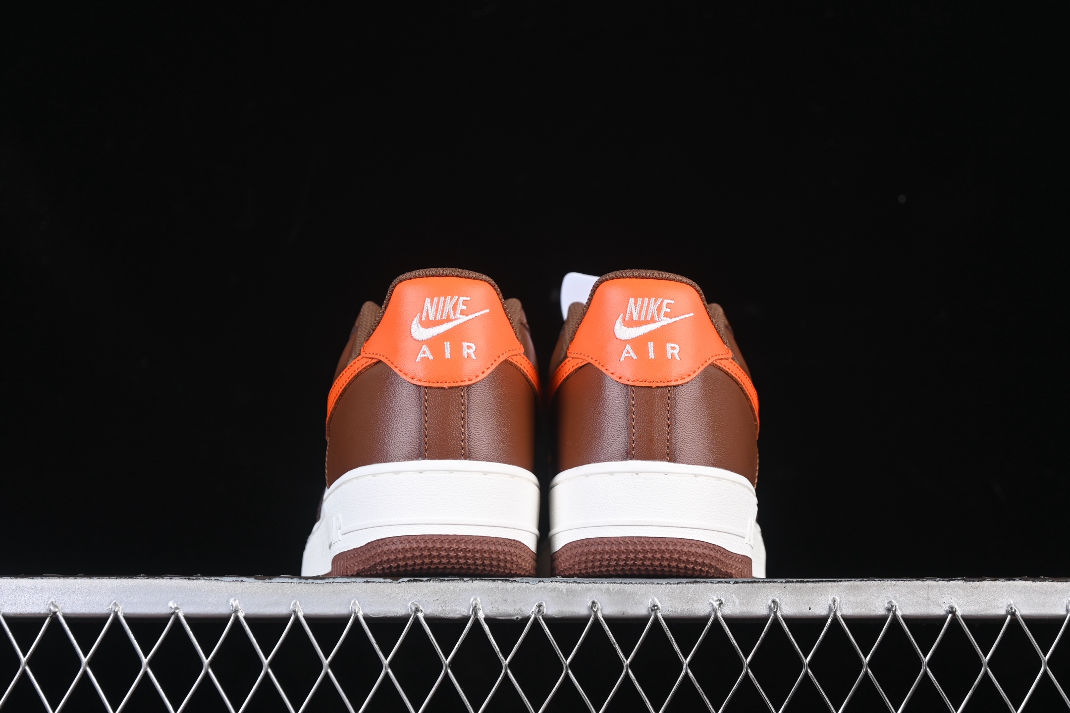 💰240纯原
 Nike Air Force 1'07 Low 空军一号低帮休闲板鞋 IO7545-221
#原楦头原纸板 原装鞋盒 内置全掌气垫 原厂鞋底 
尺码：35.5 36 36.5 37.5 38 38.5 39 40 40.5 41 42 42.5 43 44 44.5 45 K.D4