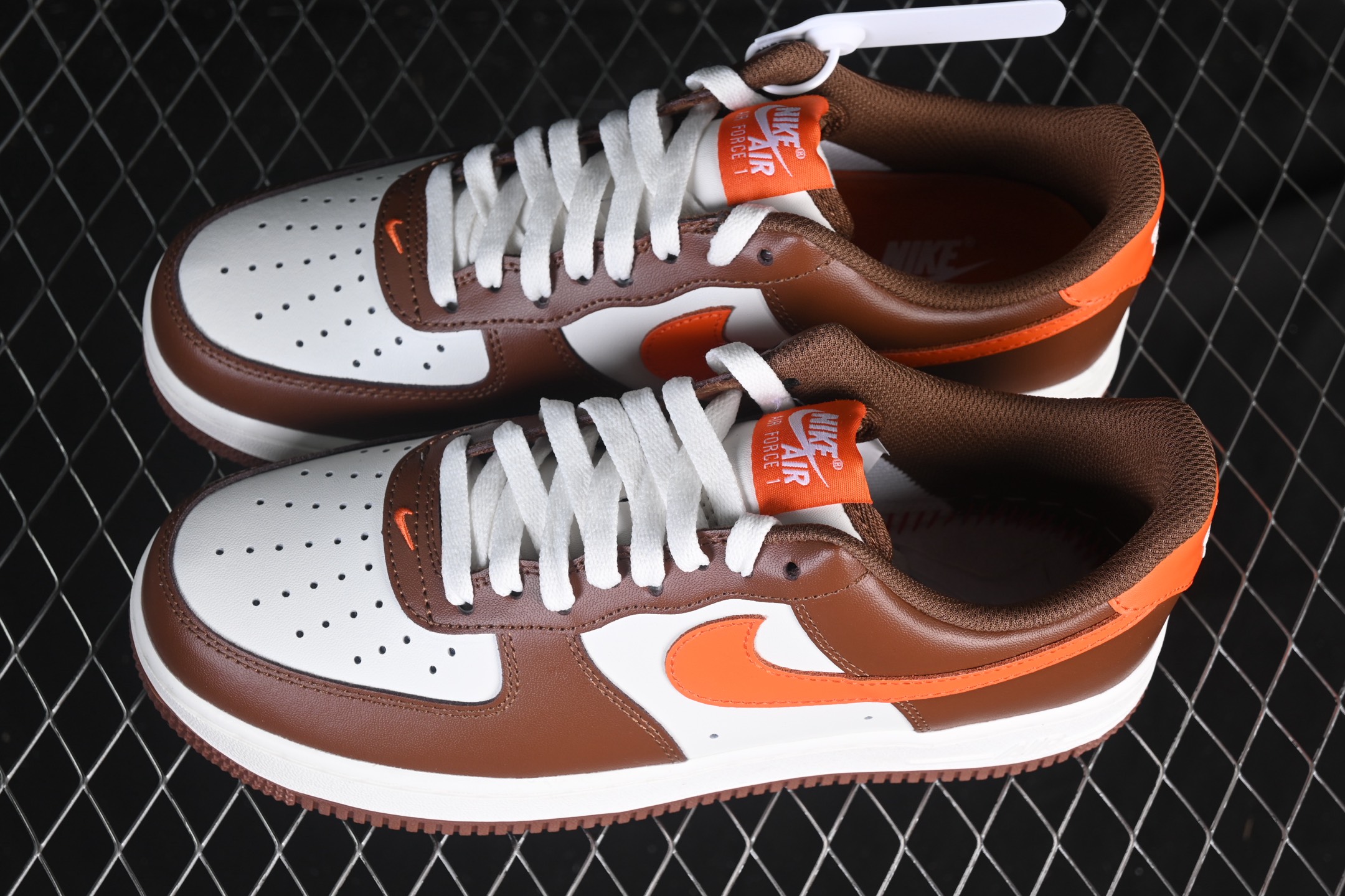 💰240纯原
 Nike Air Force 1'07 Low 空军一号低帮休闲板鞋 IO7545-221
#原楦头原纸板 原装鞋盒 内置全掌气垫 原厂鞋底 
尺码：35.5 36 36.5 37.5 38 38.5 39 40 40.5 41 42 42.5 43 44 44.5 45 K.D4