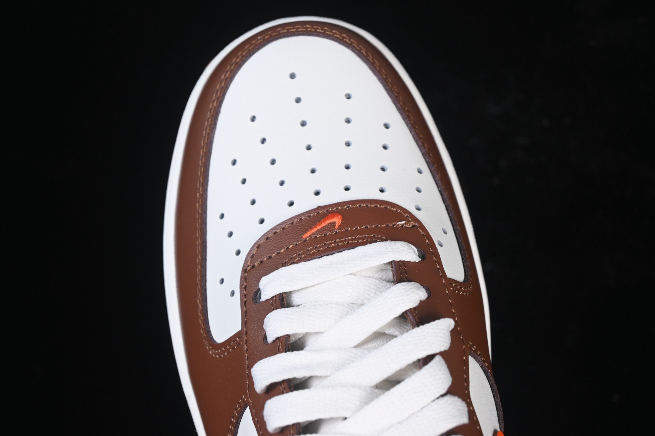 💰240纯原
 Nike Air Force 1'07 Low 空军一号低帮休闲板鞋 IO7545-221
#原楦头原纸板 原装鞋盒 内置全掌气垫 原厂鞋底 
尺码：35.5 36 36.5 37.5 38 38.5 39 40 40.5 41 42 42.5 43 44 44.5 45 K.D4