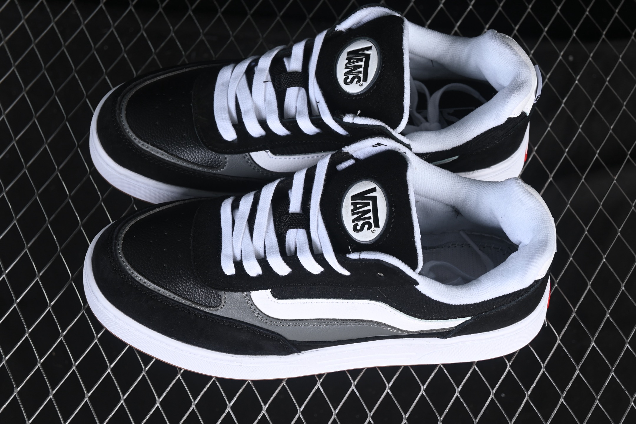 💰140纯原
Vans Skate Estazzo 万斯低帮休闲运动滑板鞋 VN000D45BA2
#工艺：硫化1:1（重量1:1、真标、原钢印、材质标、鞋型标、合格证）
尺码：35 36 36.5 37 38 38.5 39 40 40.5 41 42 42.5 43 44 M.C3