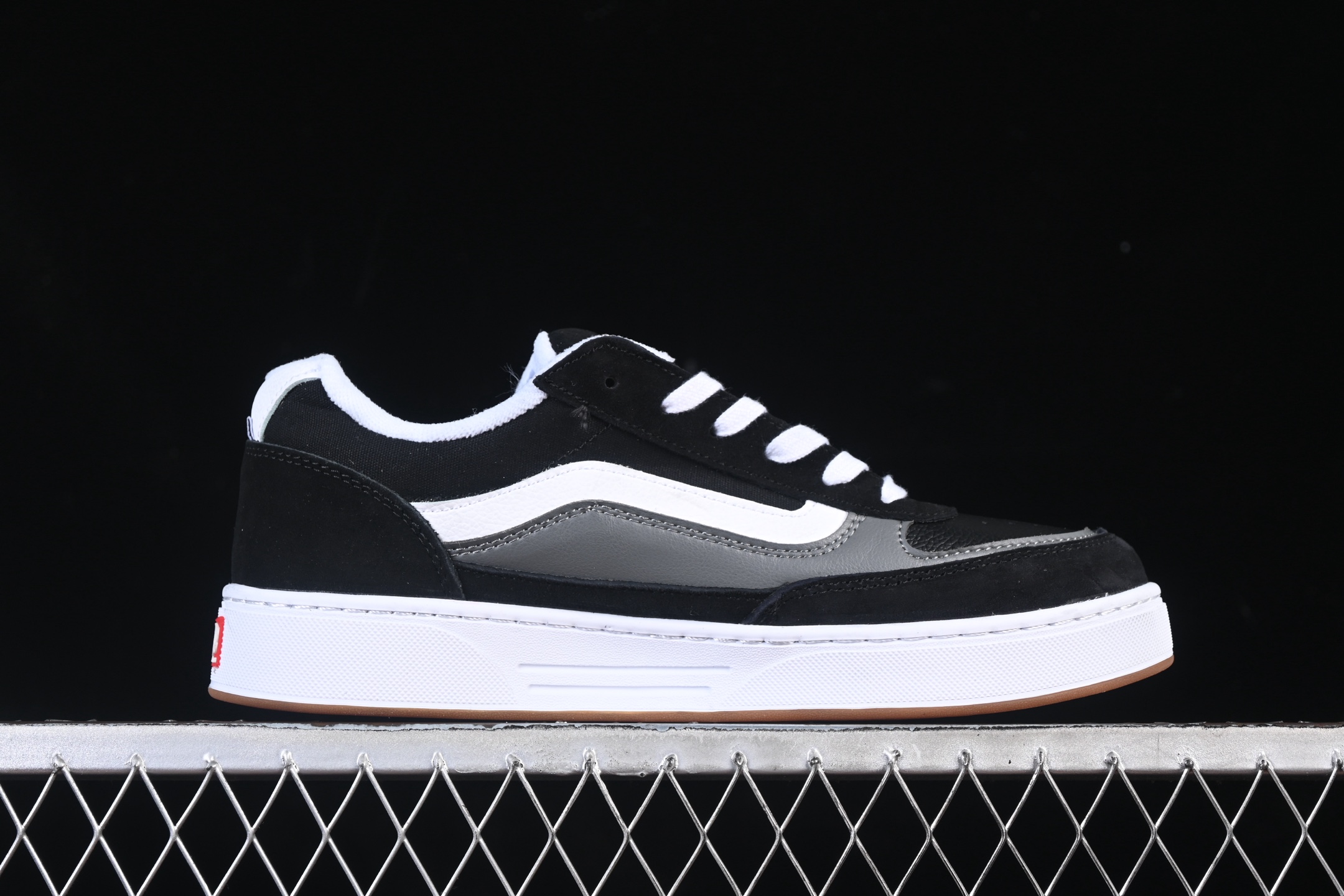 💰140纯原
Vans Skate Estazzo 万斯低帮休闲运动滑板鞋 VN000D45BA2
#工艺：硫化1:1（重量1:1、真标、原钢印、材质标、鞋型标、合格证）
尺码：35 36 36.5 37 38 38.5 39 40 40.5 41 42 42.5 43 44 M.C3