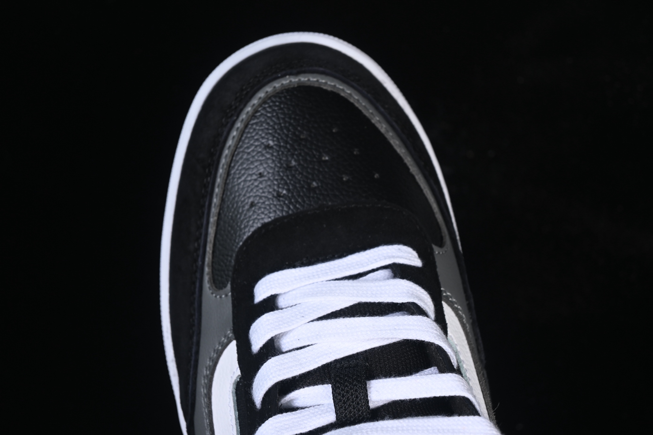 💰140纯原
Vans Skate Estazzo 万斯低帮休闲运动滑板鞋 VN000D45BA2
#工艺：硫化1:1（重量1:1、真标、原钢印、材质标、鞋型标、合格证）
尺码：35 36 36.5 37 38 38.5 39 40 40.5 41 42 42.5 43 44 M.C3