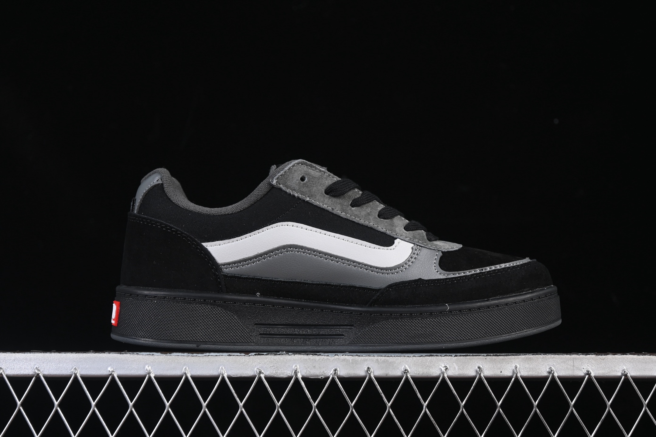 💰140纯原
Vans Skate Estazzo 万斯低帮休闲运动滑板鞋 VN000D45BA5
#工艺：硫化1:1（重量1:1、真标、原钢印、材质标、鞋型标、合格证）
尺码：35 36 36.5 37 38 38.5 39 40 40.5 41 42 42.5 43 44 M.C3