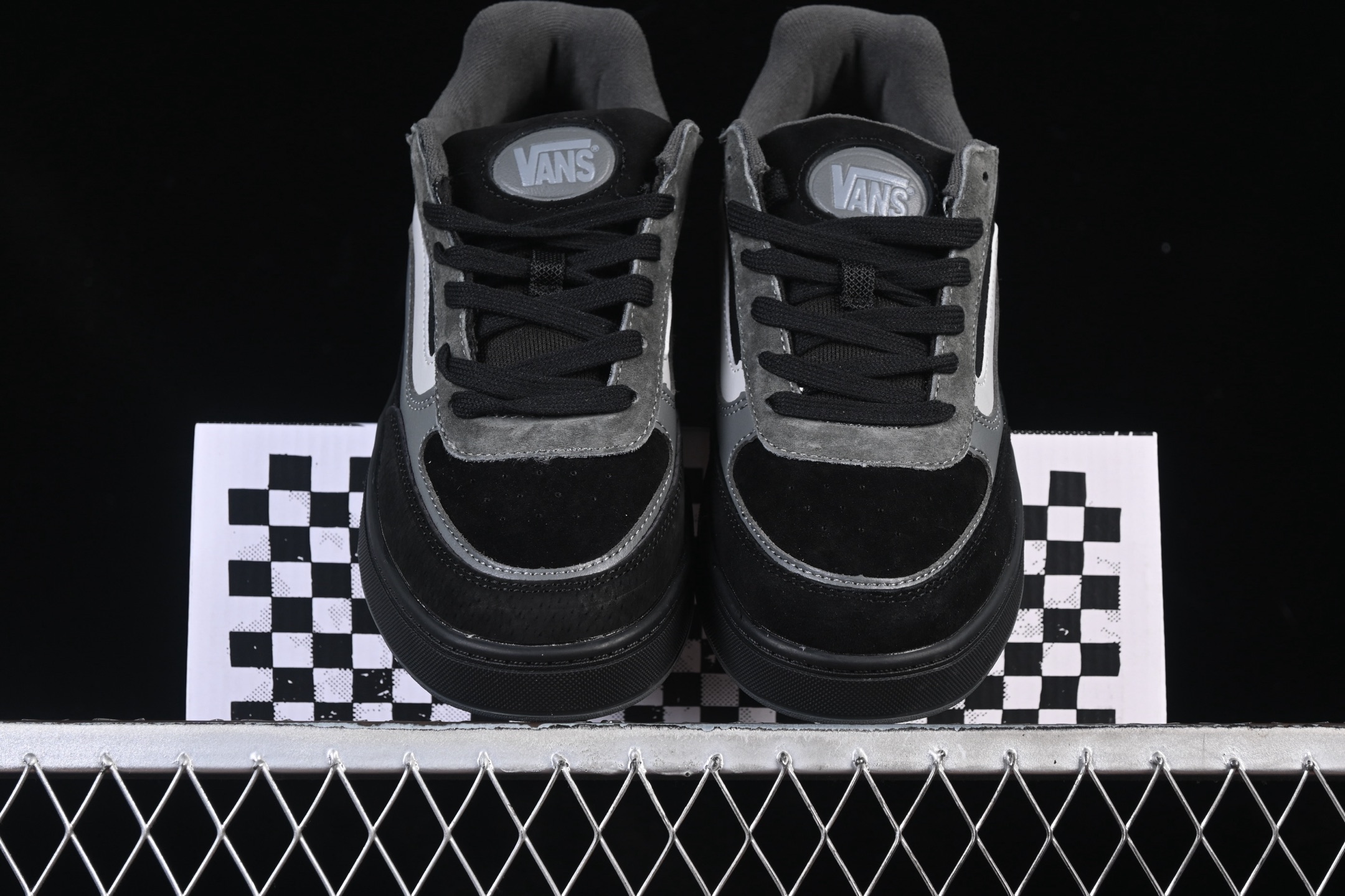 💰140纯原
Vans Skate Estazzo 万斯低帮休闲运动滑板鞋 VN000D45BA5
#工艺：硫化1:1（重量1:1、真标、原钢印、材质标、鞋型标、合格证）
尺码：35 36 36.5 37 38 38.5 39 40 40.5 41 42 42.5 43 44 M.C3