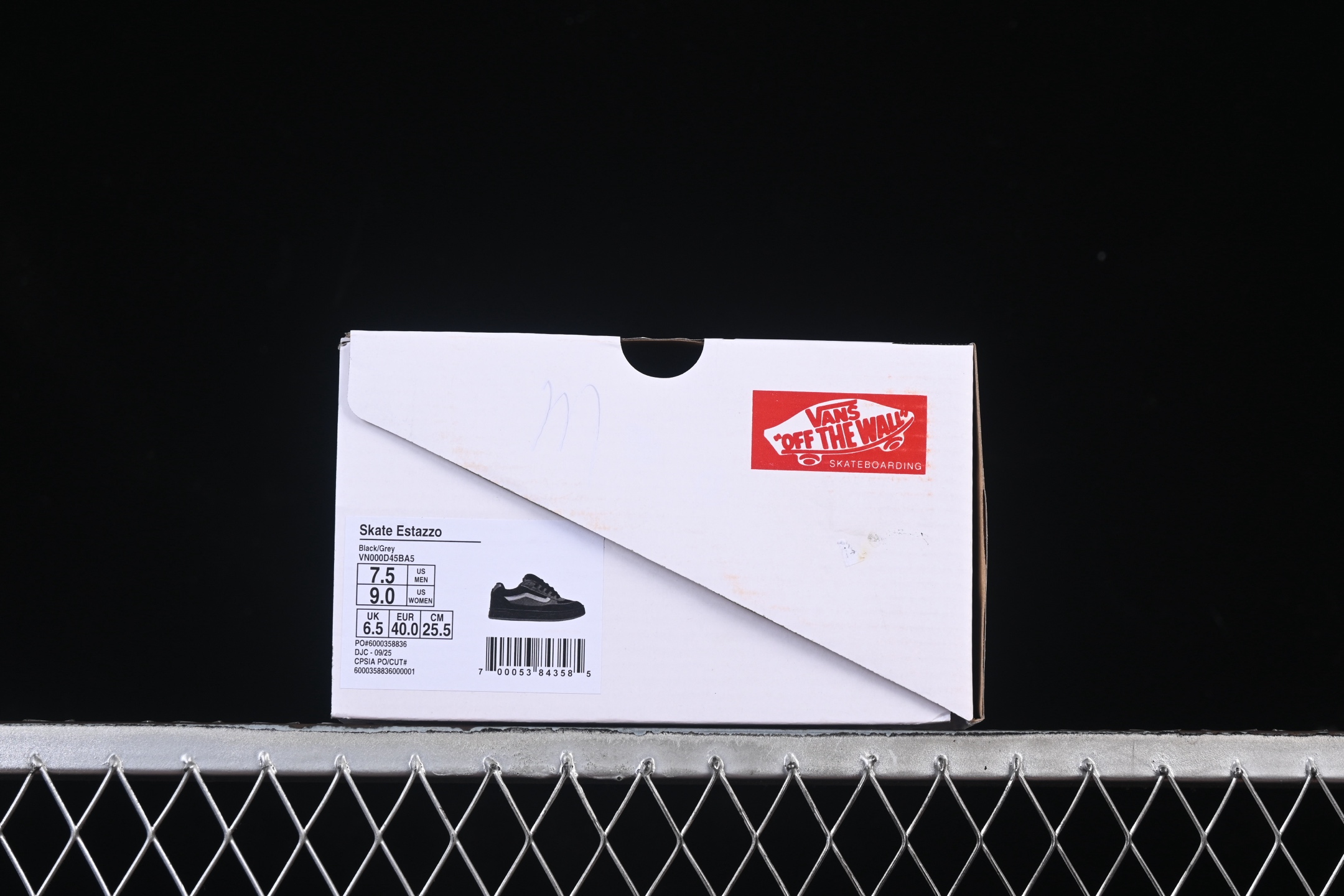 💰140纯原
Vans Skate Estazzo 万斯低帮休闲运动滑板鞋 VN000D45BA5
#工艺：硫化1:1（重量1:1、真标、原钢印、材质标、鞋型标、合格证）
尺码：35 36 36.5 37 38 38.5 39 40 40.5 41 42 42.5 43 44 M.C3