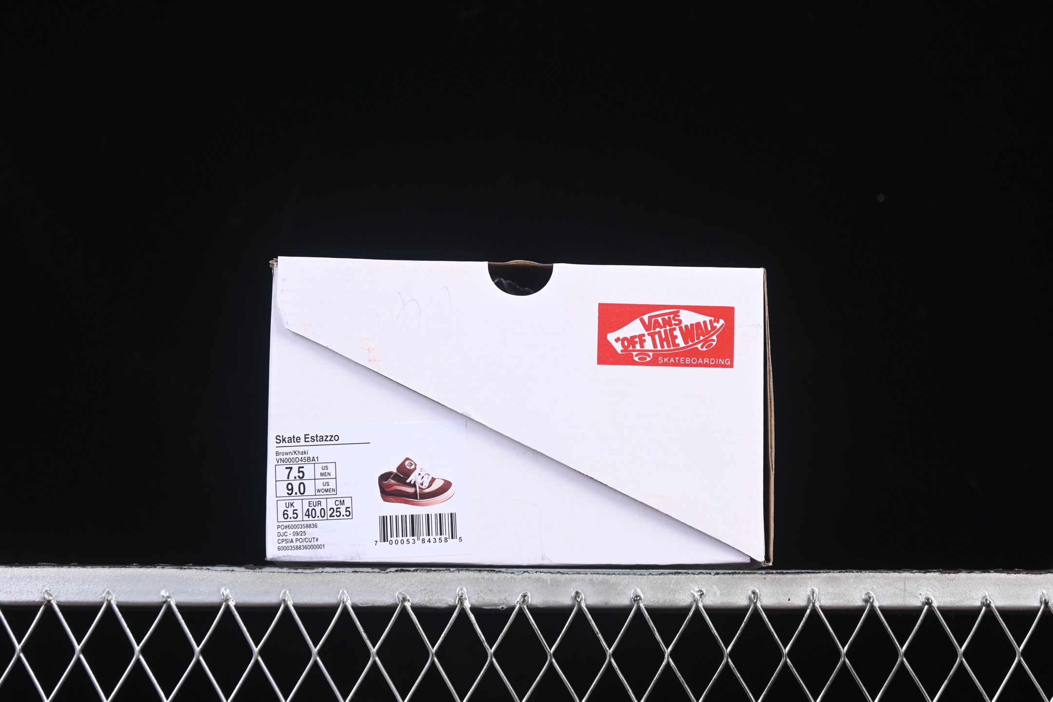 💰140纯原
Vans Skate Estazzo 万斯低帮休闲运动滑板鞋 VN000D45BA1
#工艺：硫化1:1（重量1:1、真标、原钢印、材质标、鞋型标、合格证）
尺码：35 36 36.5 37 38 38.5 39 40 40.5 41 42 42.5 43 44 M.C3