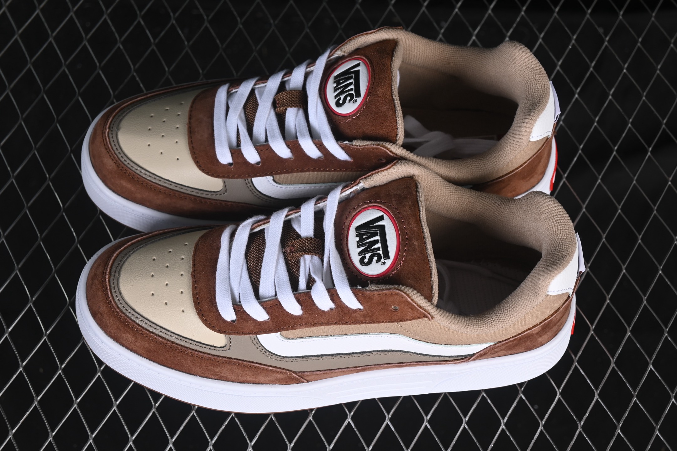 💰140纯原
Vans Skate Estazzo 万斯低帮休闲运动滑板鞋 VN000D45BA1
#工艺：硫化1:1（重量1:1、真标、原钢印、材质标、鞋型标、合格证）
尺码：35 36 36.5 37 38 38.5 39 40 40.5 41 42 42.5 43 44 M.C3