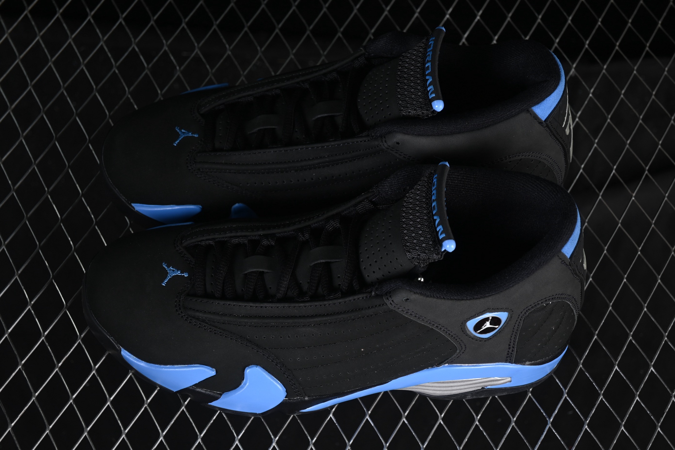💰480纯原
Air Jordan 14 Retro "Black University Blue" AJ14 乔14法拉利 黑北卡蓝 487471-002
#大厂出品 原楦原纸板 客供原厂材料开发 全麂皮鞋身材质 细节如图所示
尺码：40 40.5 41 42 42.5 43 44 44.5 45 45.5 46 47.5 48.5 P.F6