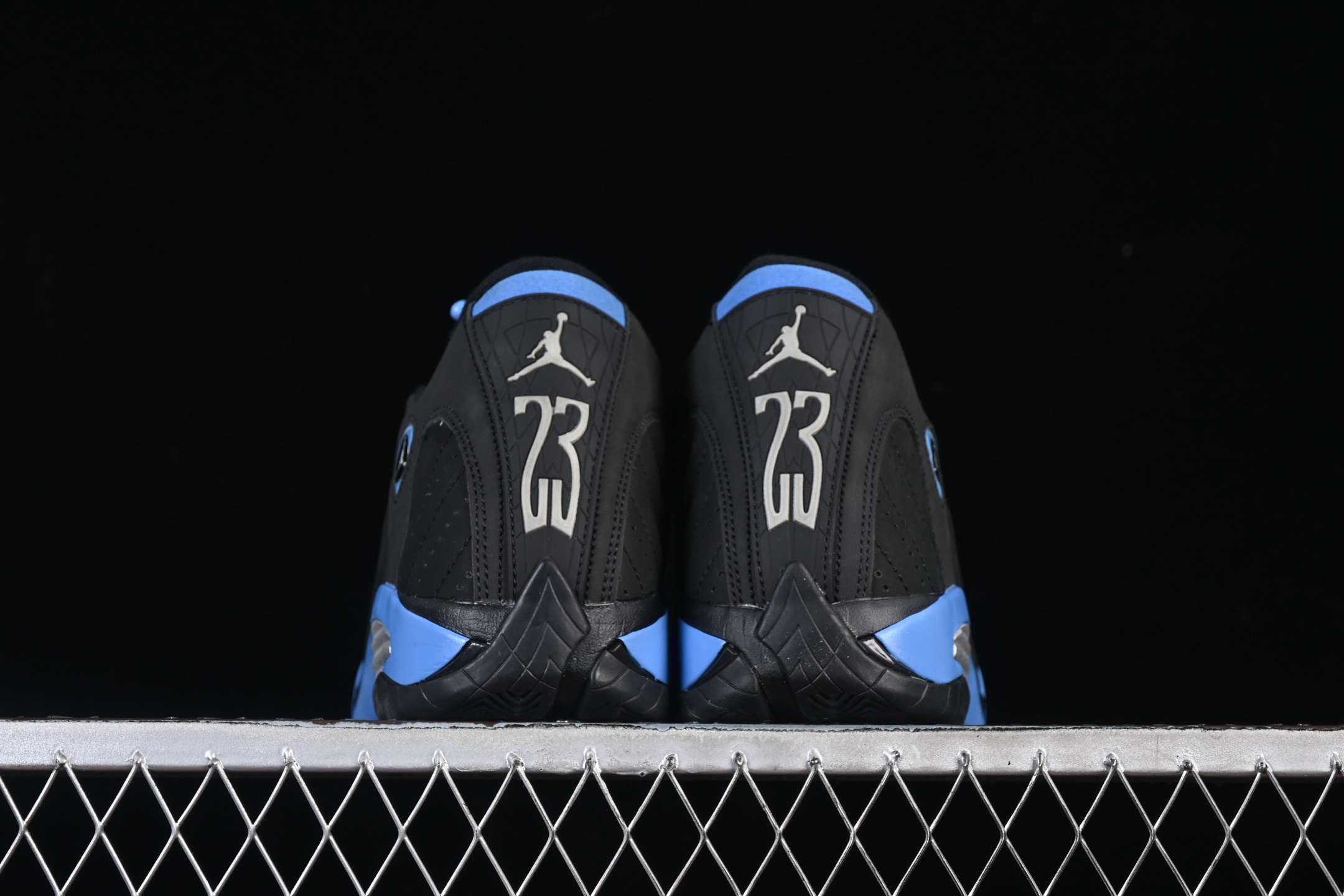 💰480纯原
Air Jordan 14 Retro "Black University Blue" AJ14 乔14法拉利 黑北卡蓝 487471-002
#大厂出品 原楦原纸板 客供原厂材料开发 全麂皮鞋身材质 细节如图所示
尺码：40 40.5 41 42 42.5 43 44 44.5 45 45.5 46 47.5 48.5 P.F6