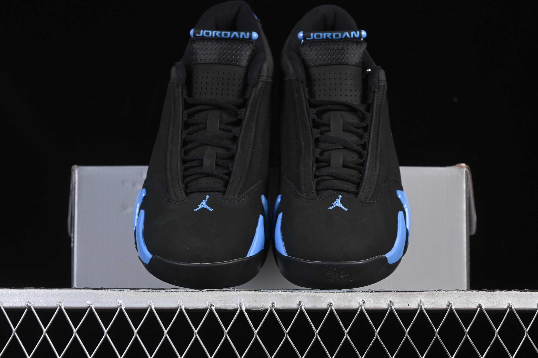 💰480纯原
Air Jordan 14 Retro "Black University Blue" AJ14 乔14法拉利 黑北卡蓝 487471-002
#大厂出品 原楦原纸板 客供原厂材料开发 全麂皮鞋身材质 细节如图所示
尺码：40 40.5 41 42 42.5 43 44 44.5 45 45.5 46 47.5 48.5 P.F6