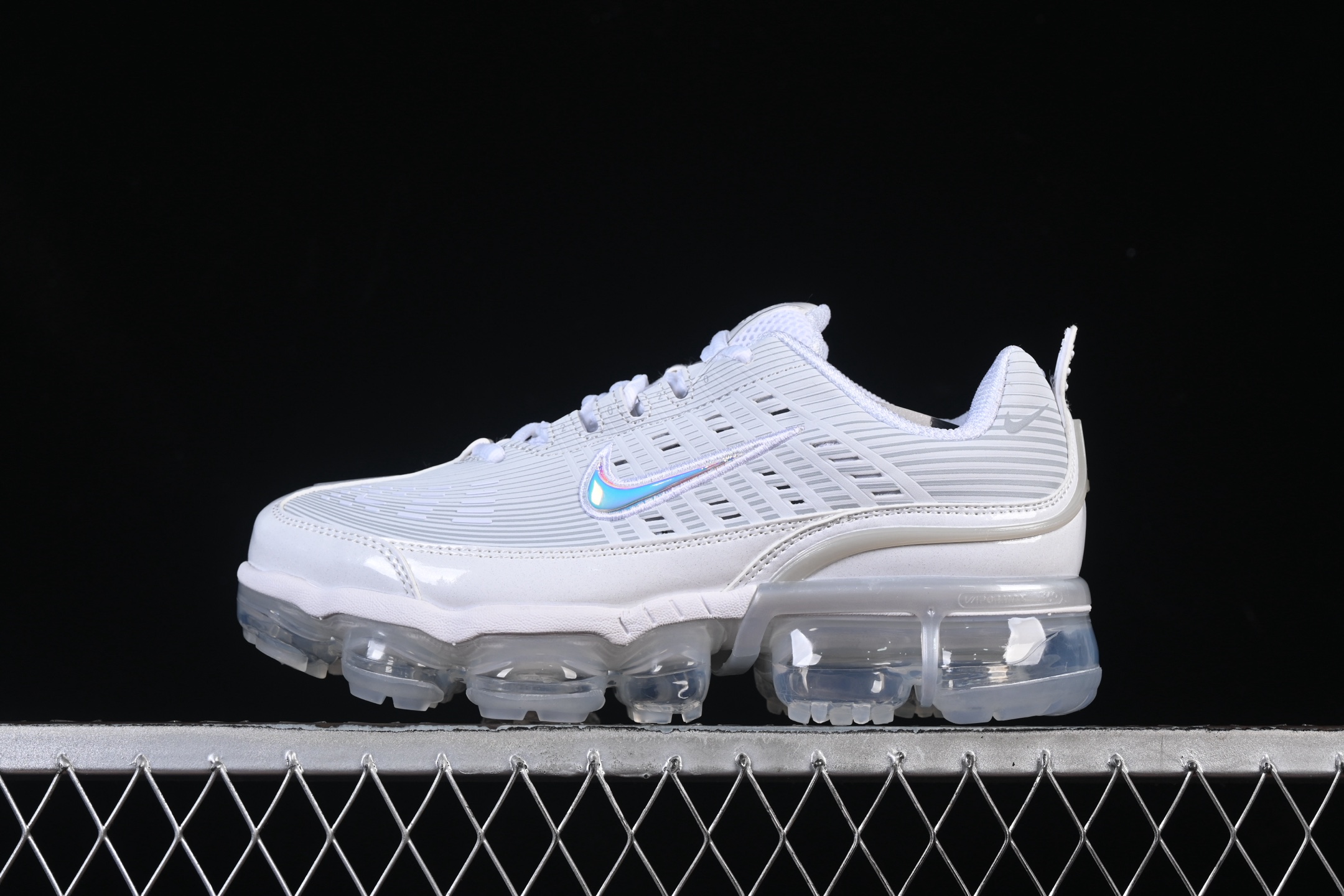 Nike Air Vapormax 360 全掌大气垫透气跑步鞋 CK9671-100#鞋面依旧延续经典