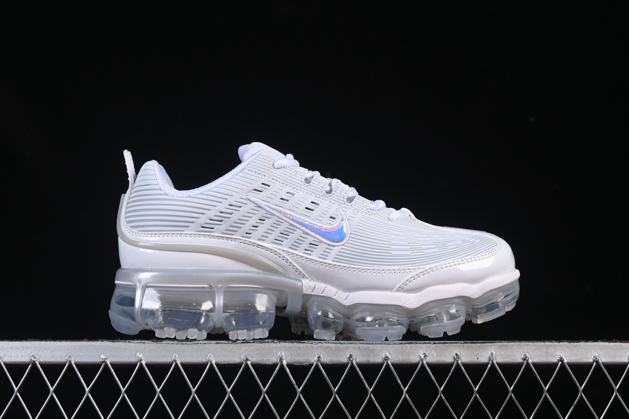 Nike Air Vapormax 360 全掌大气垫透气跑步鞋 CK9671-100#鞋面依旧延续经典