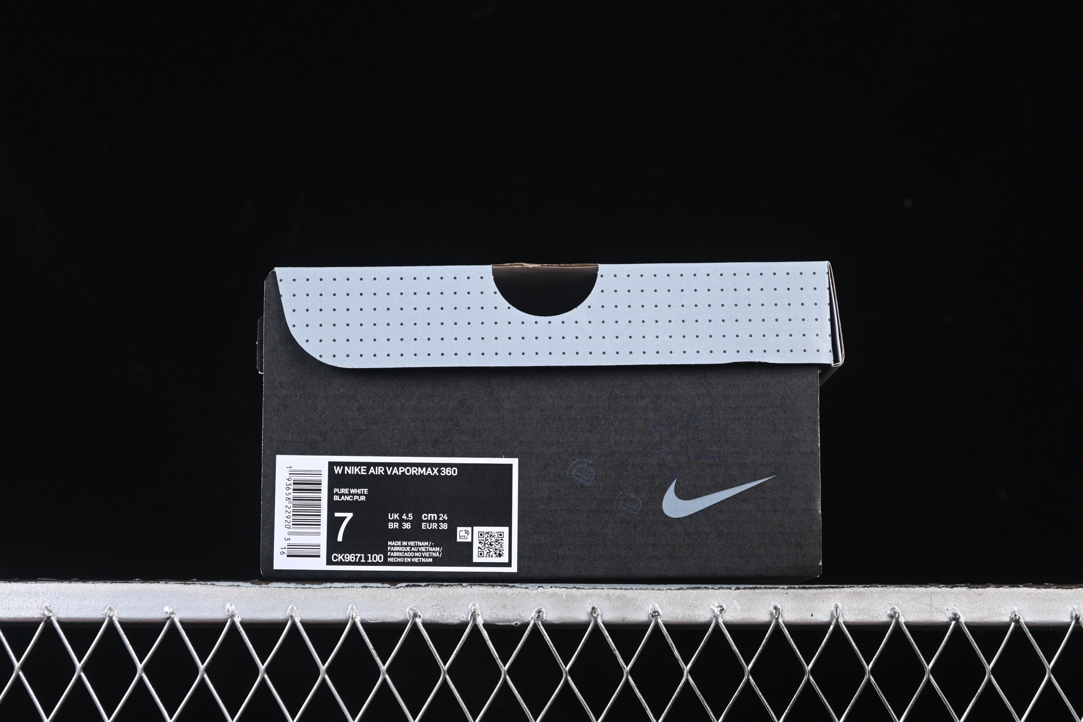 Nike Air Vapormax 360 全掌大气垫透气跑步鞋 CK9671-100#鞋面依旧延续经典