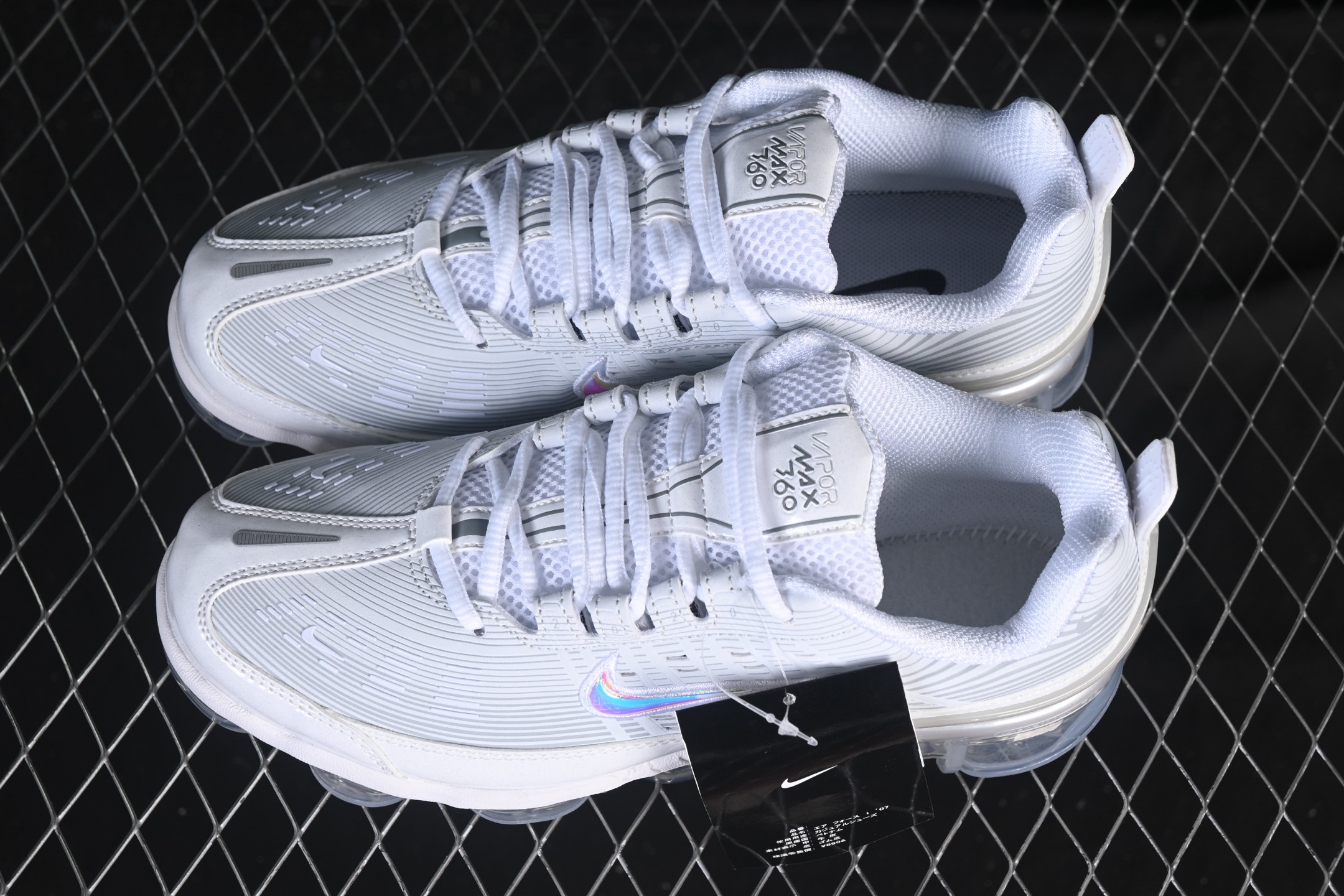 Nike Air Vapormax 360 全掌大气垫透气跑步鞋 CK9671-100#鞋面依旧延续经典