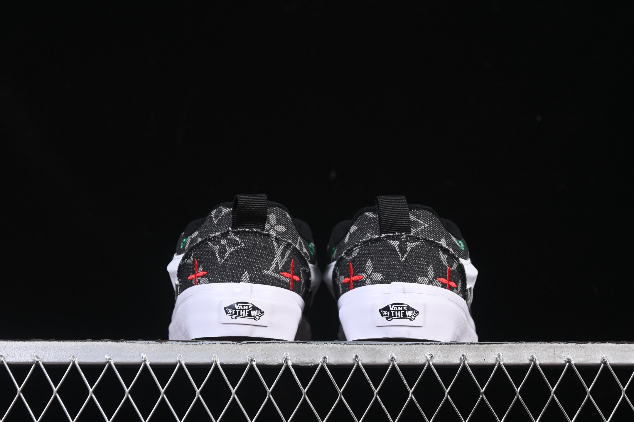 💰140纯原
Vans Knu-Skool Vr3 万斯低帮休闲运动滑板鞋 VN0009QCB9P
#工艺：硫化1:1（重量1:1、真标、原钢印、材质标、鞋型标、合格证）
尺码：35 36 36.5 37 38 38.5 39 40 40.5 41 42 42.5 43 44 M.C3