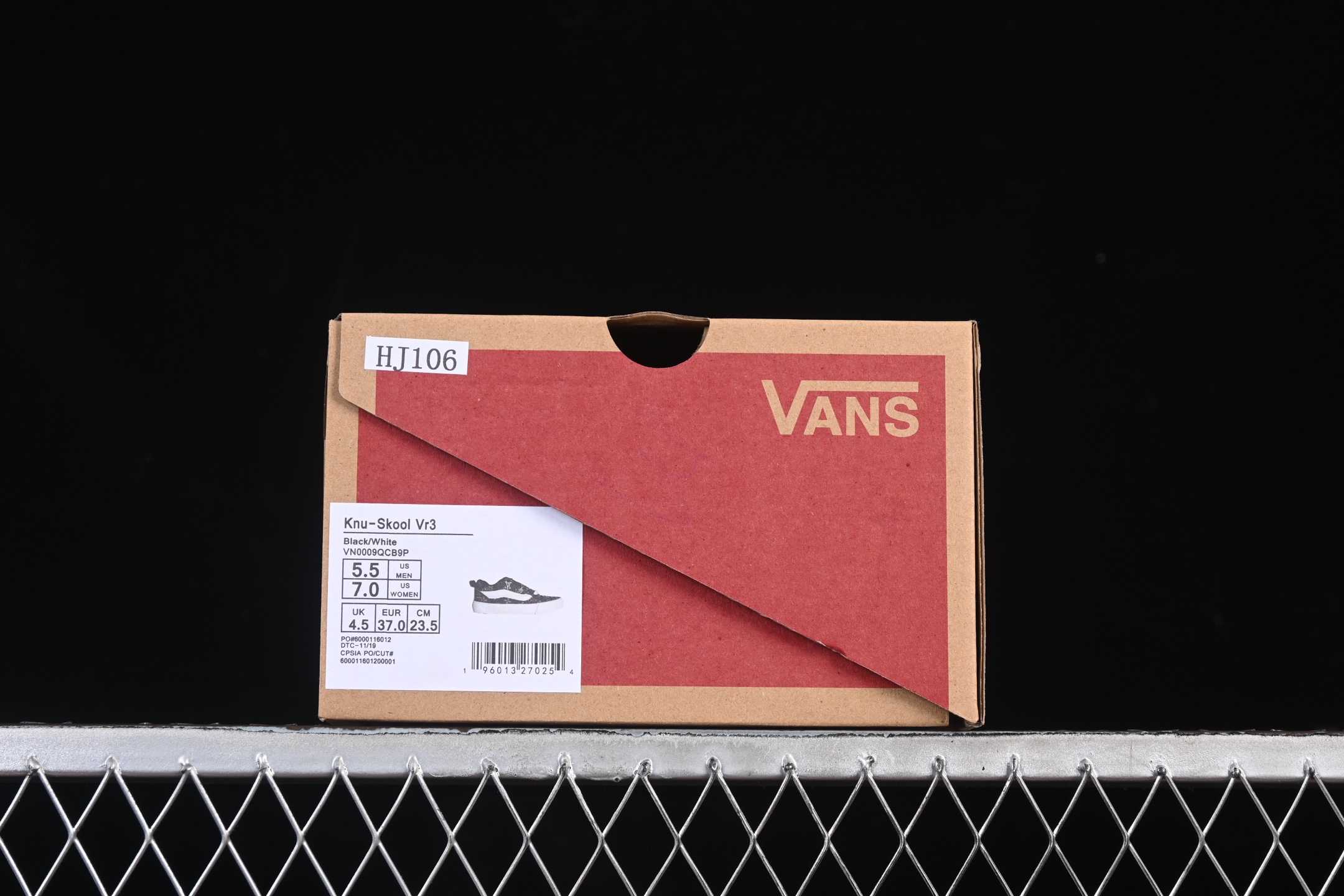 💰140纯原
Vans Knu-Skool Vr3 万斯低帮休闲运动滑板鞋 VN0009QCB9P
#工艺：硫化1:1（重量1:1、真标、原钢印、材质标、鞋型标、合格证）
尺码：35 36 36.5 37 38 38.5 39 40 40.5 41 42 42.5 43 44 M.C3