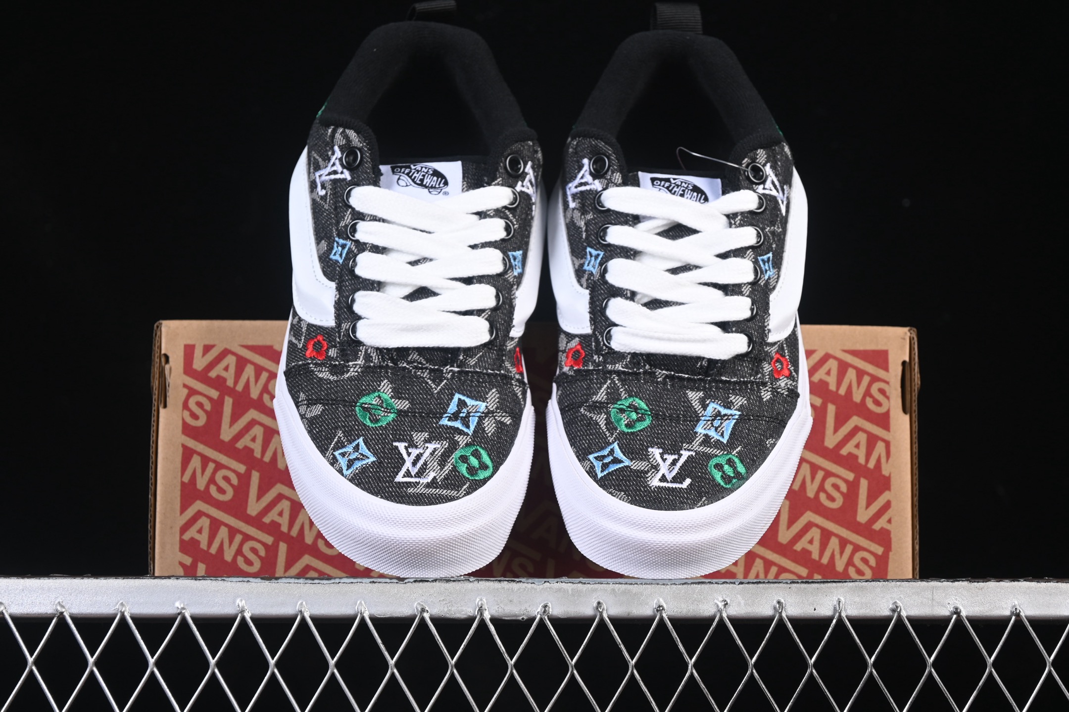 💰140纯原
Vans Knu-Skool Vr3 万斯低帮休闲运动滑板鞋 VN0009QCB9P
#工艺：硫化1:1（重量1:1、真标、原钢印、材质标、鞋型标、合格证）
尺码：35 36 36.5 37 38 38.5 39 40 40.5 41 42 42.5 43 44 M.C3