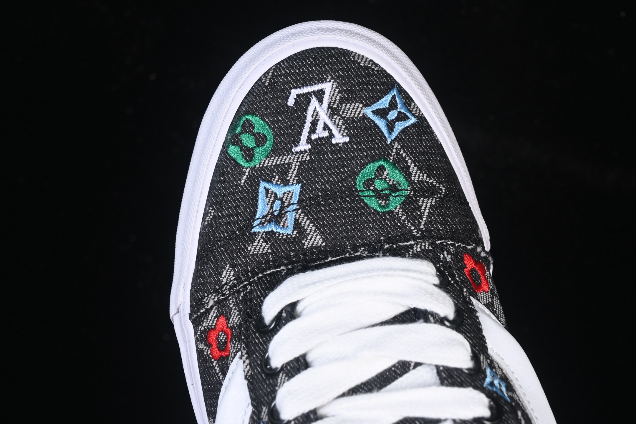 💰140纯原
Vans Knu-Skool Vr3 万斯低帮休闲运动滑板鞋 VN0009QCB9P
#工艺：硫化1:1（重量1:1、真标、原钢印、材质标、鞋型标、合格证）
尺码：35 36 36.5 37 38 38.5 39 40 40.5 41 42 42.5 43 44 M.C3