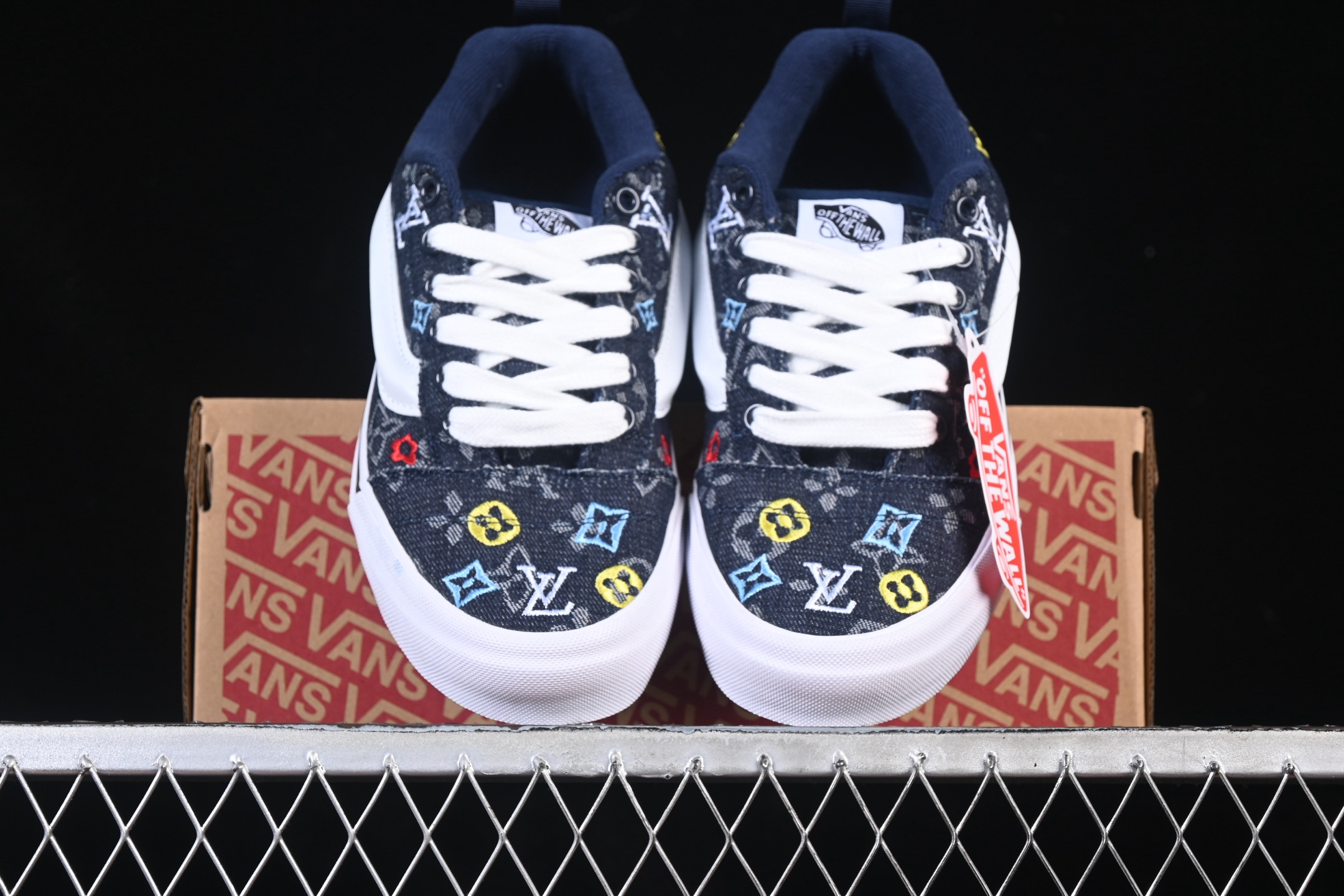 💰140纯原
Vans Knu-Skool Vr3 万斯低帮休闲运动滑板鞋 VN000CS0239
#工艺：硫化1:1（重量1:1、真标、原钢印、材质标、鞋型标、合格证）
尺码：35 36 36.5 37 38 38.5 39 40 40.5 41 42 42.5 43 44 M.C3