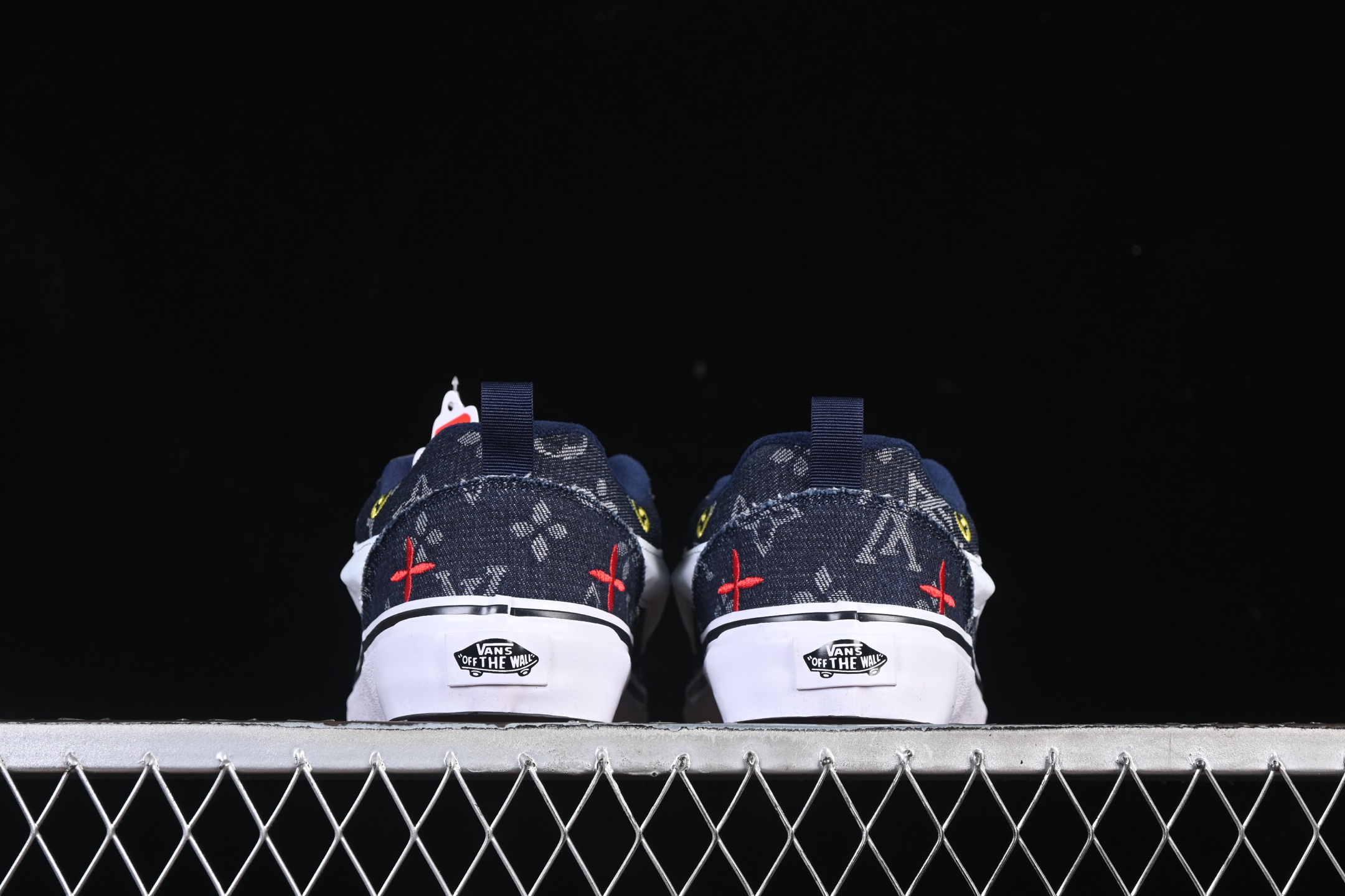 💰140纯原
Vans Knu-Skool Vr3 万斯低帮休闲运动滑板鞋 VN000CS0239
#工艺：硫化1:1（重量1:1、真标、原钢印、材质标、鞋型标、合格证）
尺码：35 36 36.5 37 38 38.5 39 40 40.5 41 42 42.5 43 44 M.C3