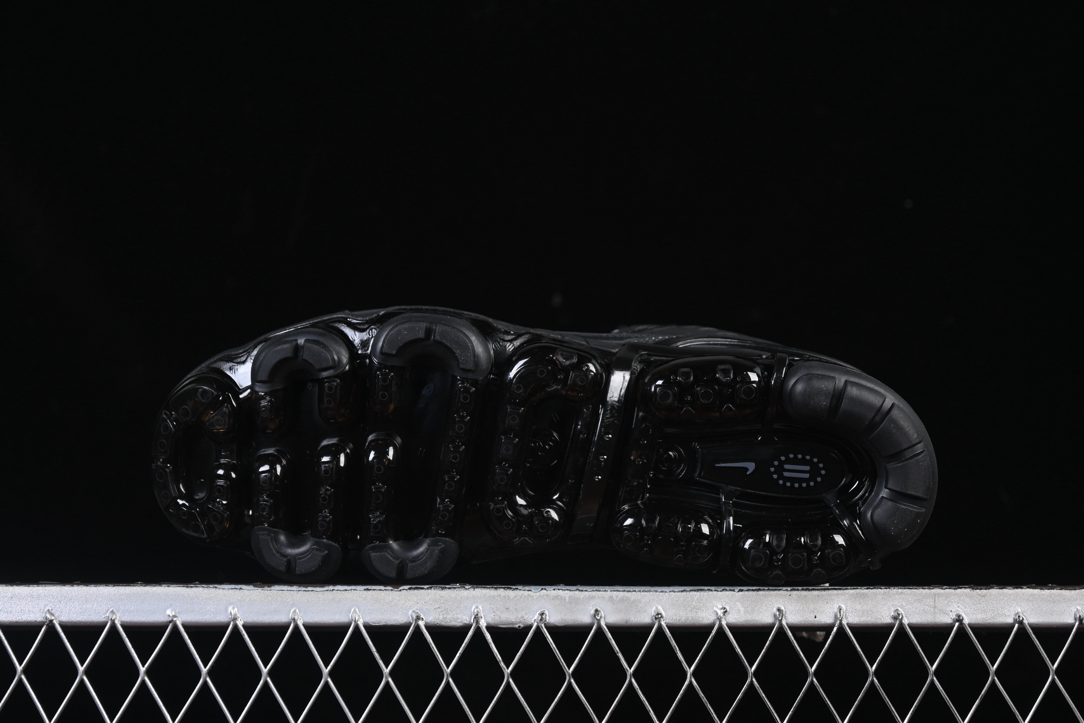 Nike Air Vapormax 360 全掌大气垫透气跑步鞋 CK2718-001#鞋面依旧延续经典