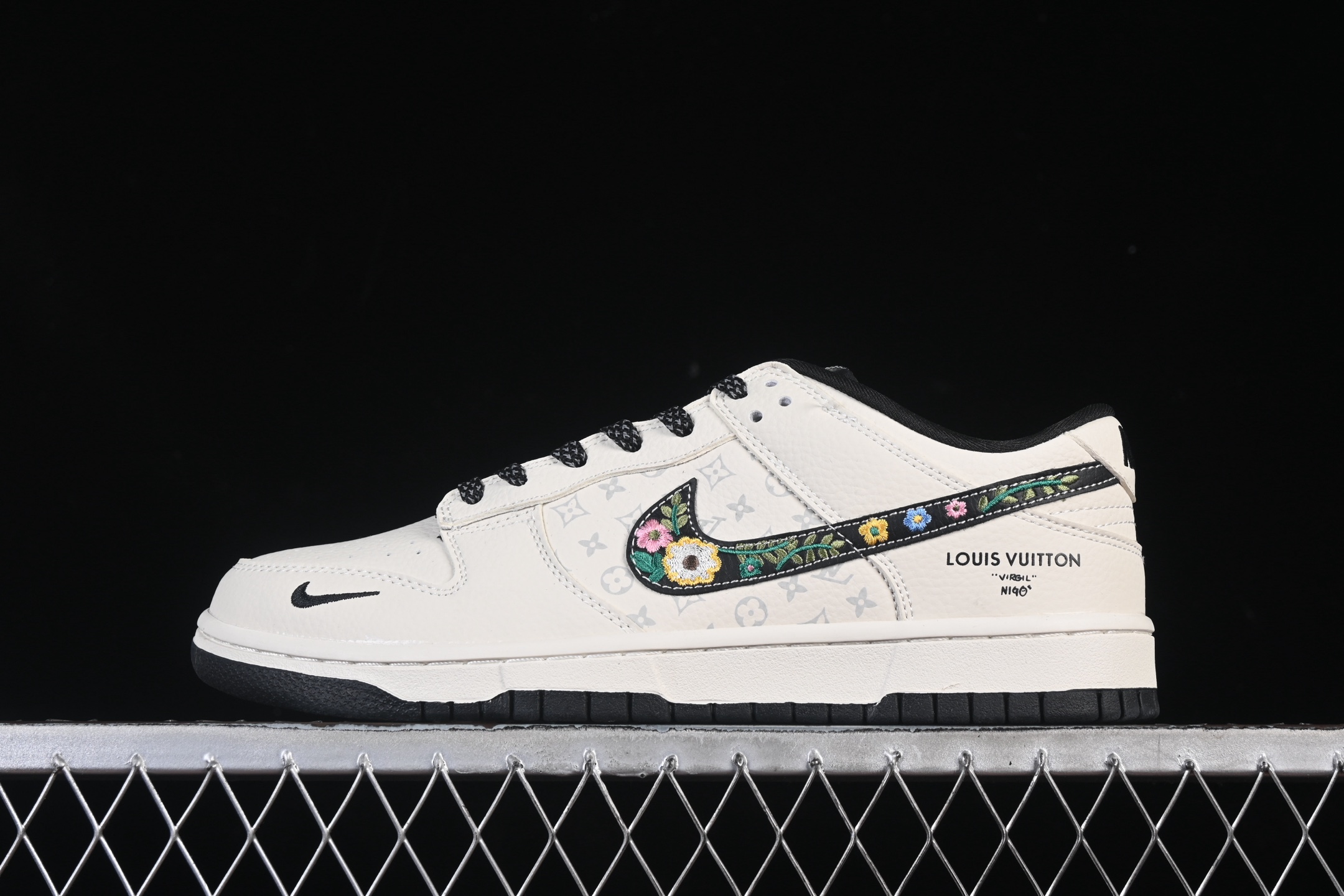 Nike SB Dunk Low 手工刺绣 米白黑LV印花 高端定制 低帮休闲板鞋 DS6608-017