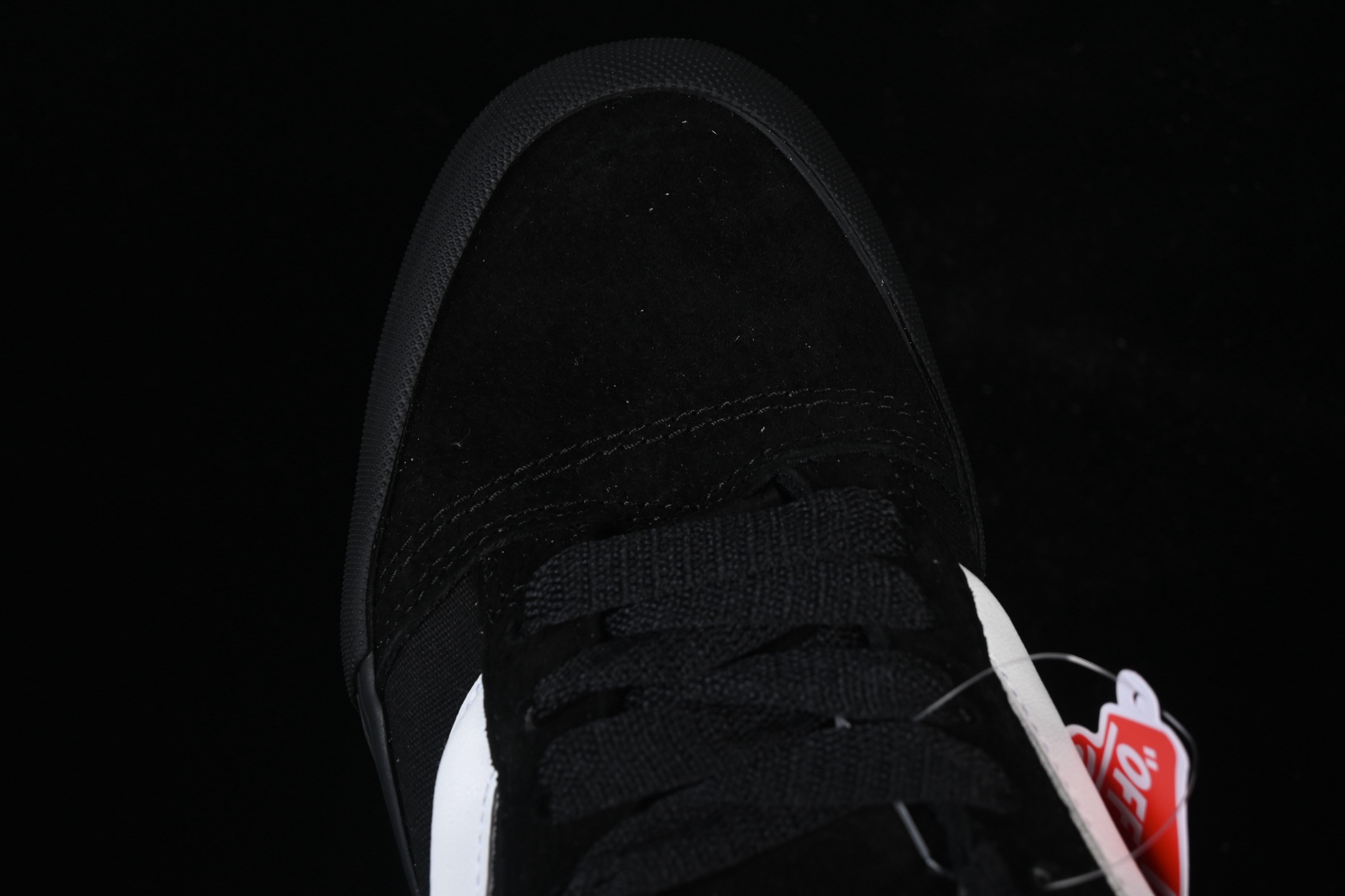 💰130纯原
 Vans Knu-Skool Vr3 万斯低帮休闲运动滑板鞋 VN0009QCBMA
#工艺：硫化1:1（重量1:1、真标、原钢印、材质标、鞋型标、合格证）
尺码：35 36 36.5 37 38 38.5 39 40 40.5 41 42 42.5 43 44 M.C3