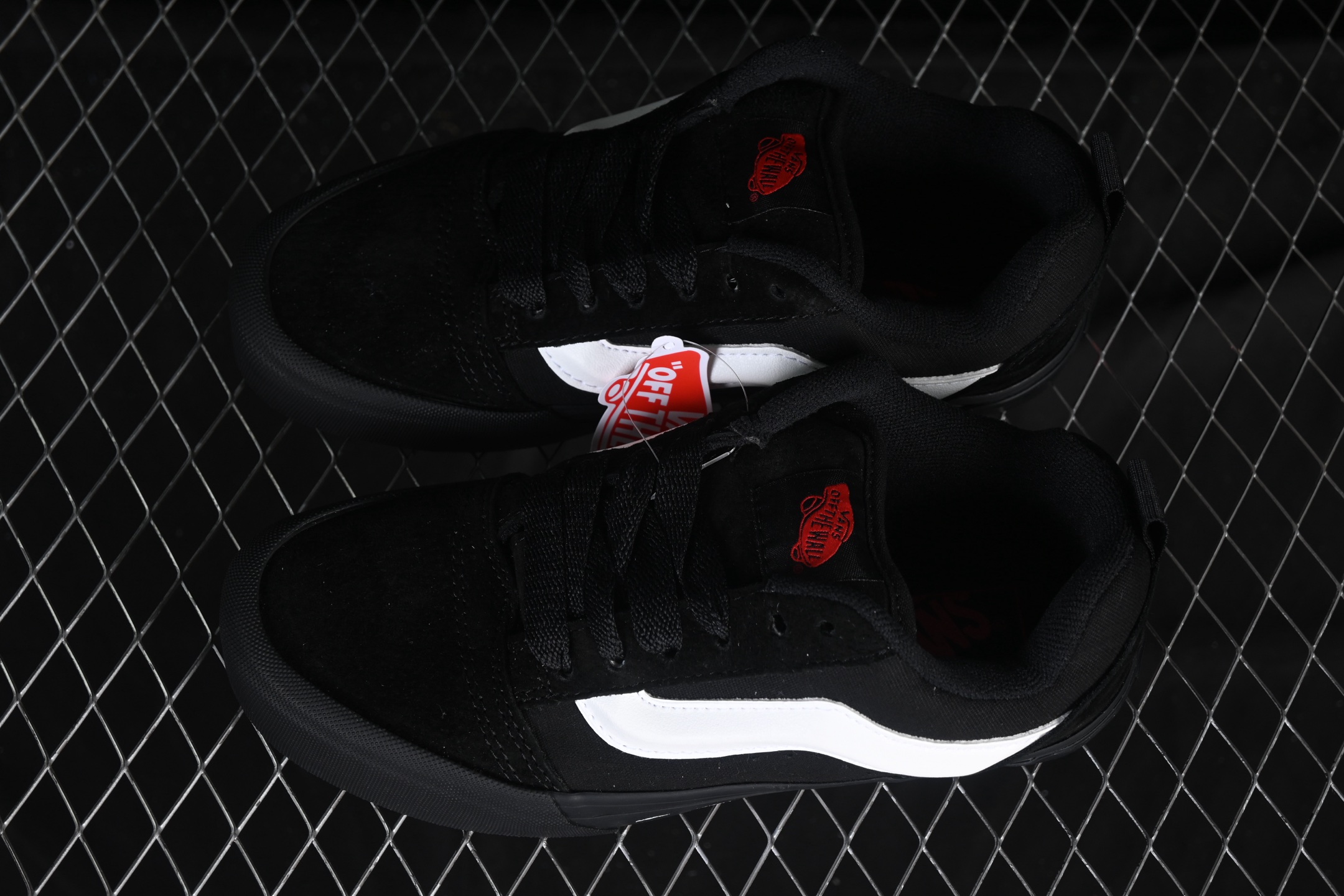 💰130纯原
 Vans Knu-Skool Vr3 万斯低帮休闲运动滑板鞋 VN0009QCBMA
#工艺：硫化1:1（重量1:1、真标、原钢印、材质标、鞋型标、合格证）
尺码：35 36 36.5 37 38 38.5 39 40 40.5 41 42 42.5 43 44 M.C3