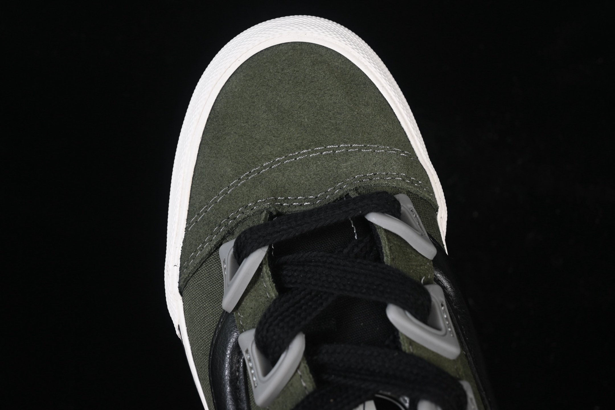 💰150纯原
 Vans Knu Skool Dr 万斯低帮休闲滑板鞋 VN000CZU50K
#工艺：硫化1:1（重量1:1、真标、原钢印、材质标、鞋型标、合格证）
尺码：35 36 36.5 37 38 38.5 39 40 40.5 41 42 42.5 43 44 M.C3