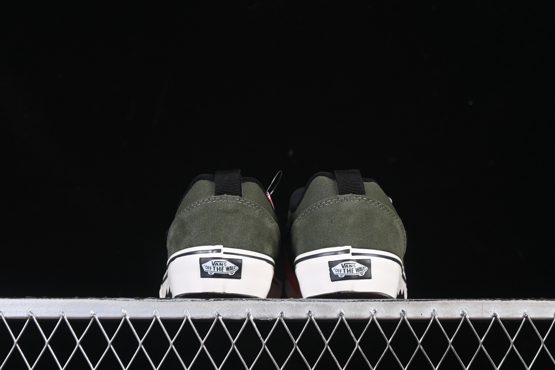 💰150纯原
 Vans Knu Skool Dr 万斯低帮休闲滑板鞋 VN000CZU50K
#工艺：硫化1:1（重量1:1、真标、原钢印、材质标、鞋型标、合格证）
尺码：35 36 36.5 37 38 38.5 39 40 40.5 41 42 42.5 43 44 M.C3