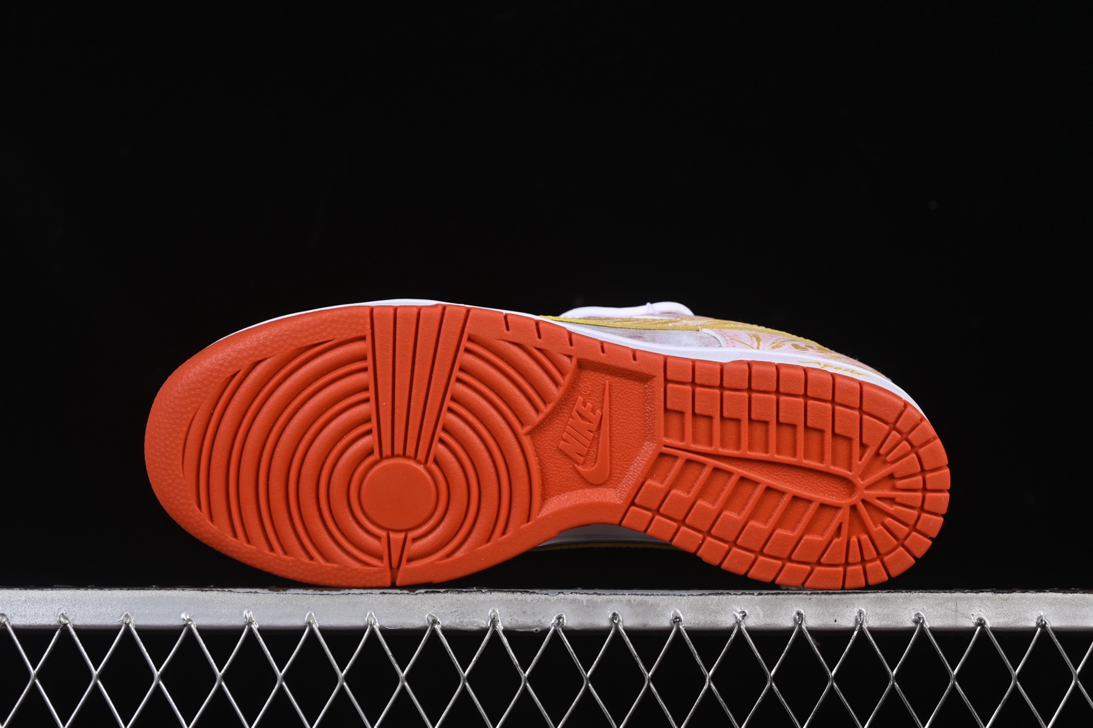 💰280公司级💰360纯原
Nike SB Dunk Low 绑带 周年高端定制 低帮休闲板鞋 FQ6965-700
#定制鞋盒 大厂纯原品质出货 超高清洁度 皮料切割干净无任何毛边 细节完美 
尺码：40 40.5 41 42 42.5 43 44 44.5 45 46 9.E5