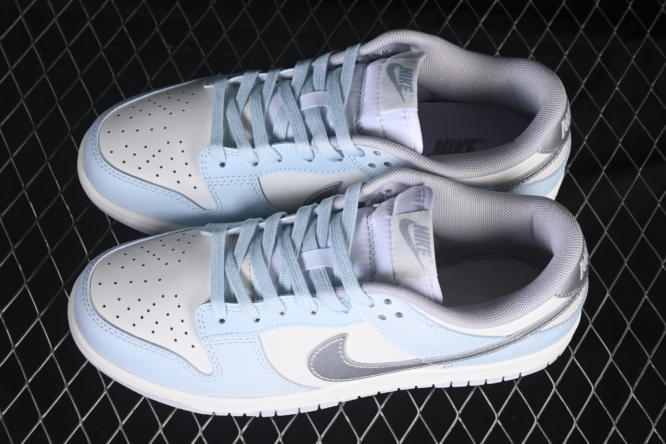 💰280公司级💰360纯原
Nike SB Dunk Low "Just Do It" 周年高端定制 低帮休闲板鞋 GG0508-036
#定制鞋盒 超高清洁度 皮料切割干净无任何毛边 细节完美 
尺码：36 36.5 37.5 38 38.5 39 40 40.5 41 42 42.5 43 44 9.E5