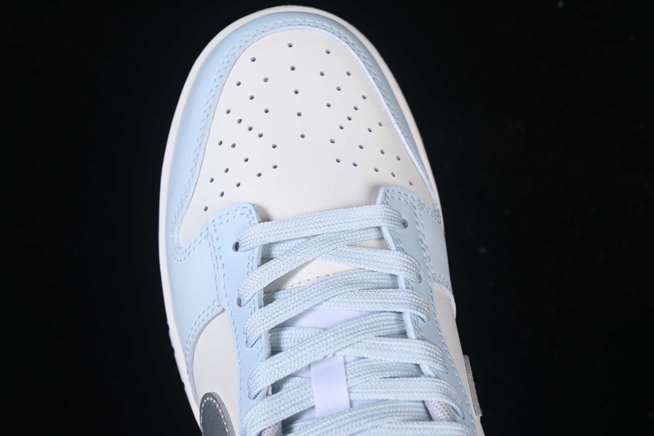 💰280公司级💰360纯原
Nike SB Dunk Low "Just Do It" 周年高端定制 低帮休闲板鞋 GG0508-036
#定制鞋盒 超高清洁度 皮料切割干净无任何毛边 细节完美 
尺码：36 36.5 37.5 38 38.5 39 40 40.5 41 42 42.5 43 44 9.E5