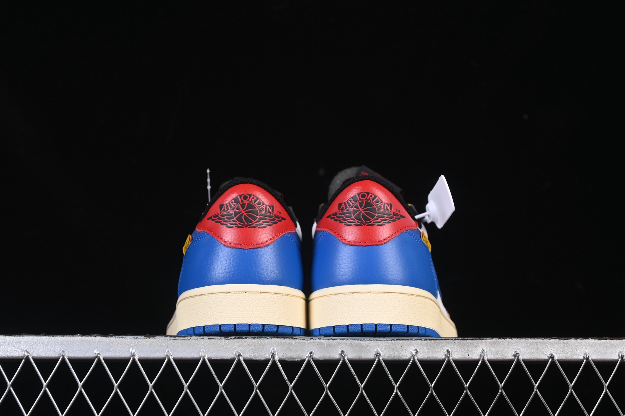 💰260公司级💰320纯原
 Air Jordan 1 Low AJ1 乔1 UN蓝白 低帮文化休闲板鞋 HQ6998-146
尺码：36 36.5 37.5 38 38.5 39 40 40.5 41 42 42.5 43 44 44.5 45 46 47.5 WMD4
