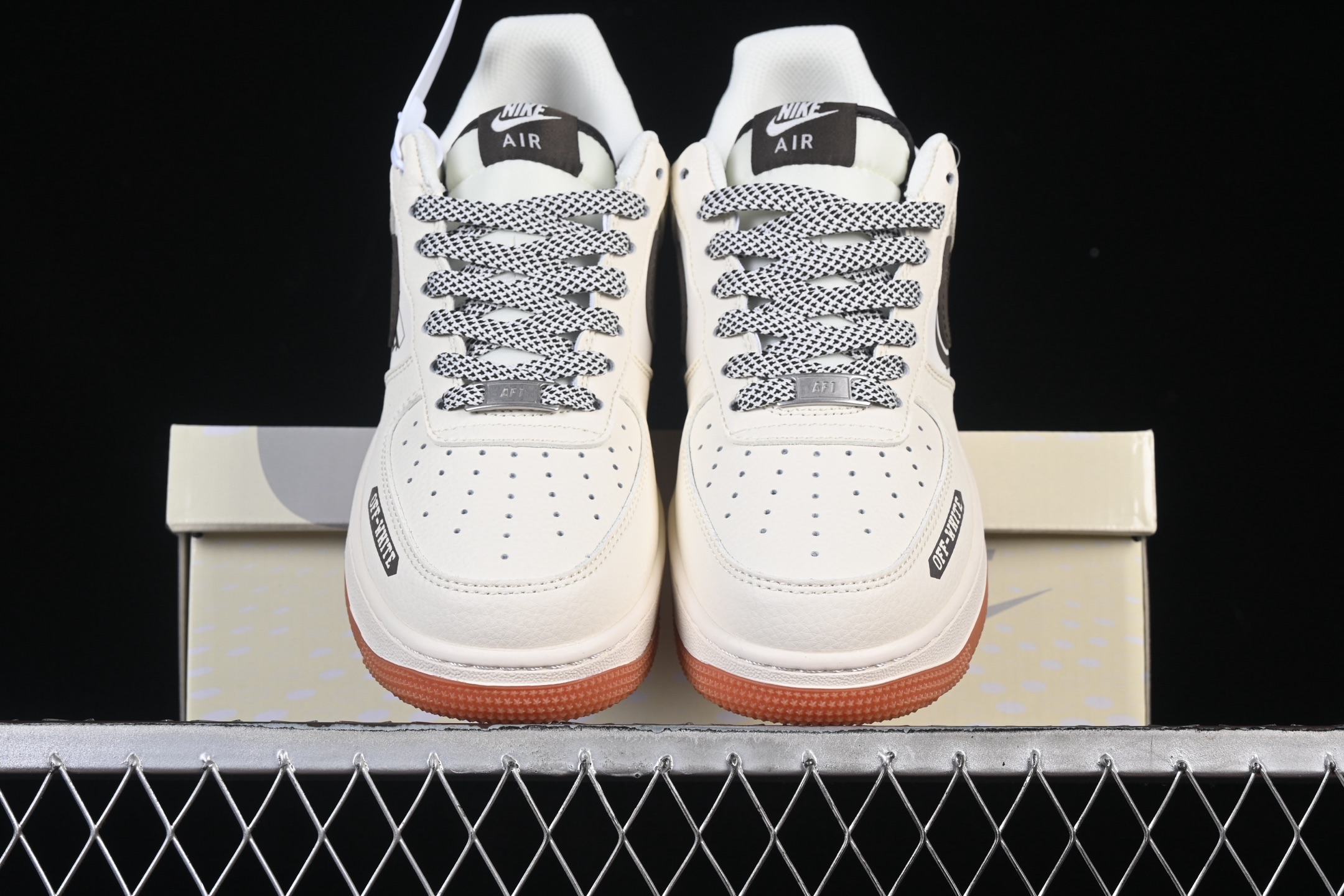 Nike Air Force 1'07 Low 联名 爱心米黑生胶 空军一号低帮休闲板鞋 QW5836-