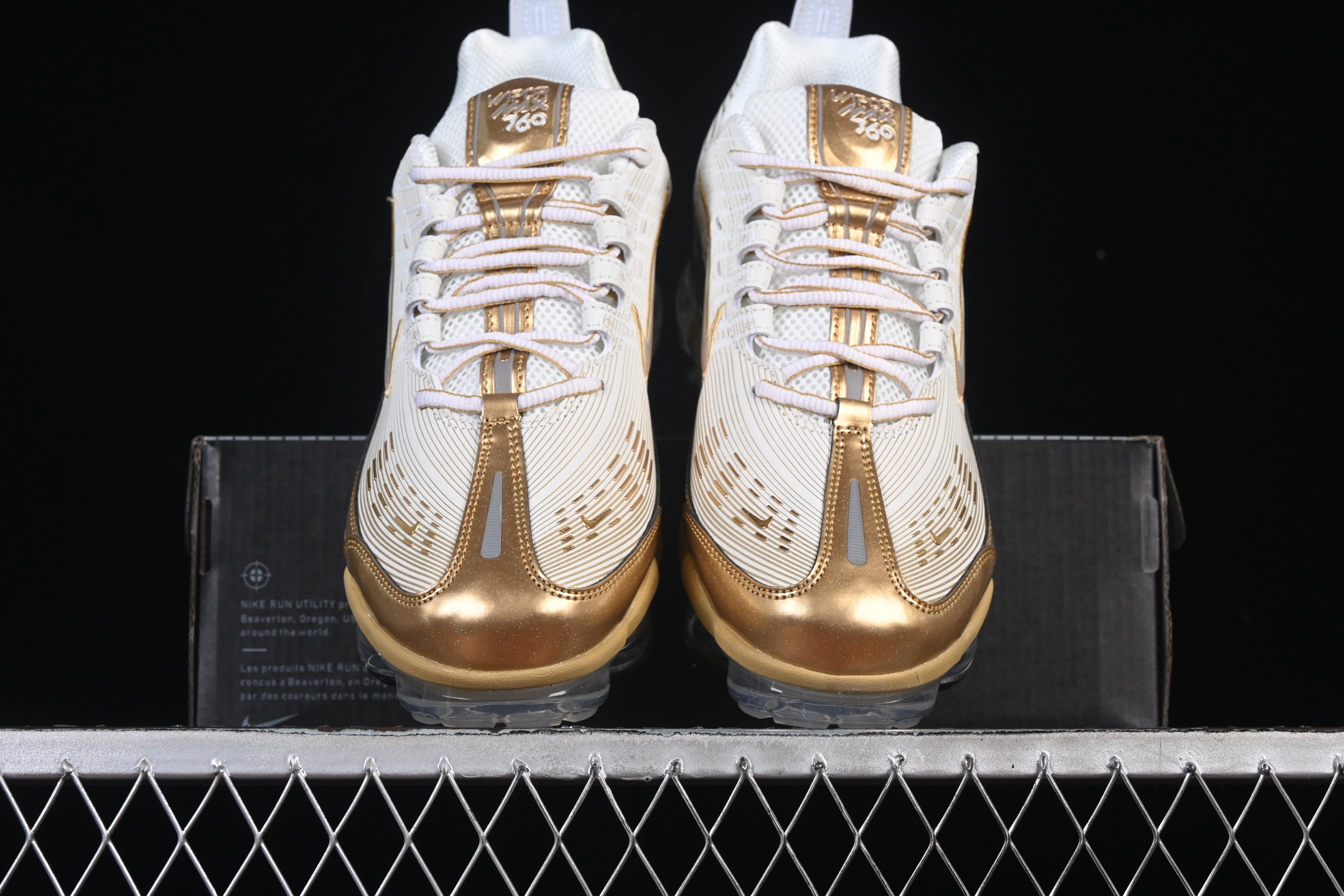 Nike Air Vapormax 360 全掌大气垫透气跑步鞋 CK9670-101#鞋面依旧延续经典