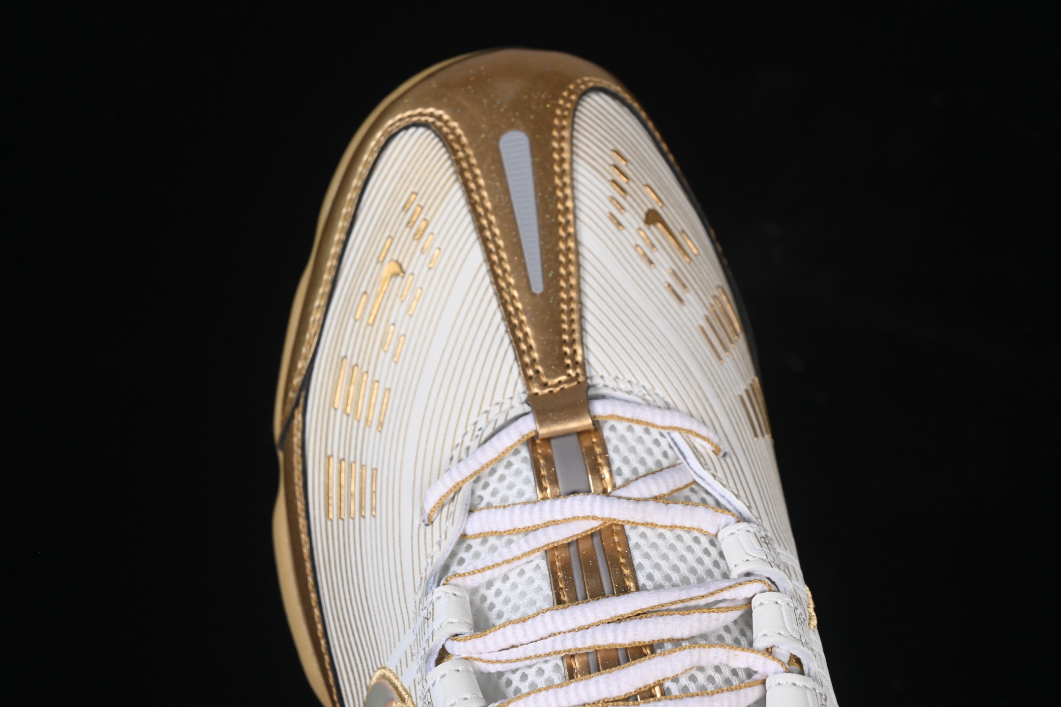 Nike Air Vapormax 360 全掌大气垫透气跑步鞋 CK9670-101#鞋面依旧延续经典