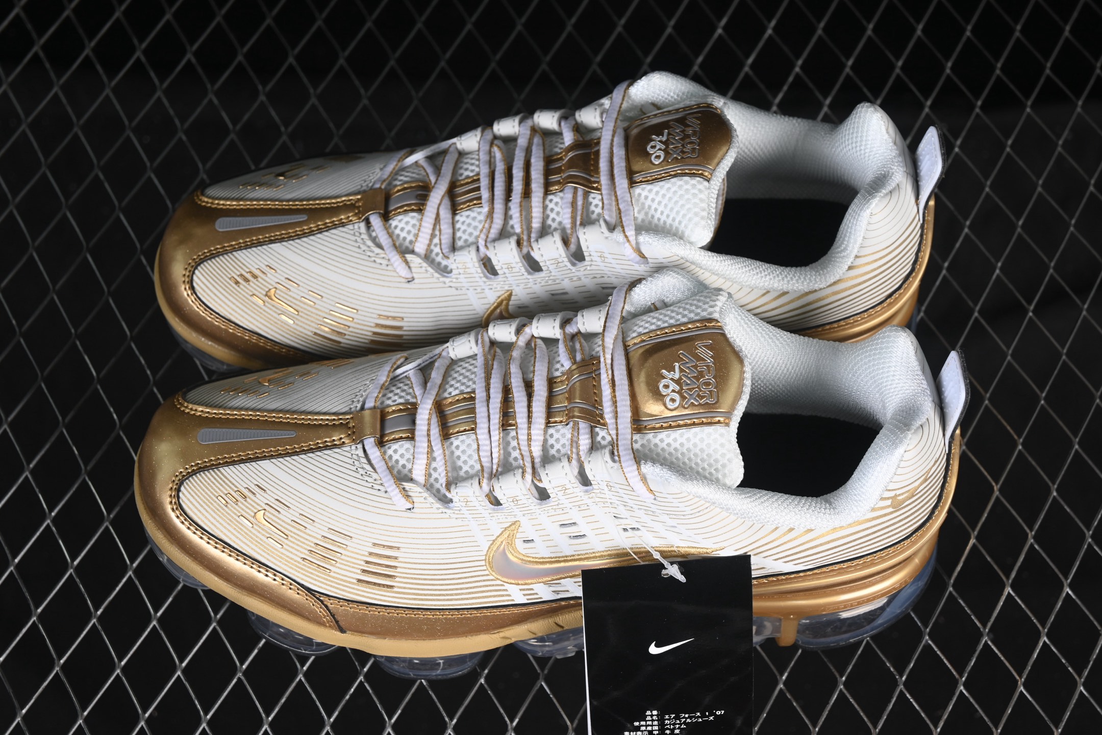 Nike Air Vapormax 360 全掌大气垫透气跑步鞋 CK9670-101#鞋面依旧延续经典