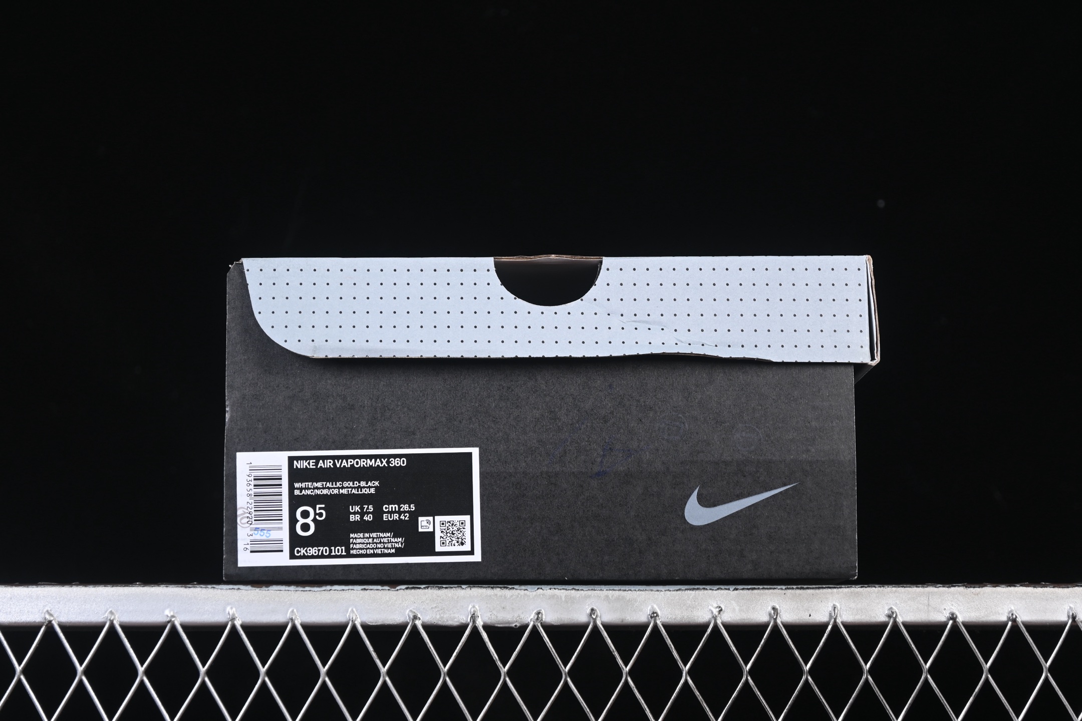 Nike Air Vapormax 360 全掌大气垫透气跑步鞋 CK9670-101#鞋面依旧延续经典