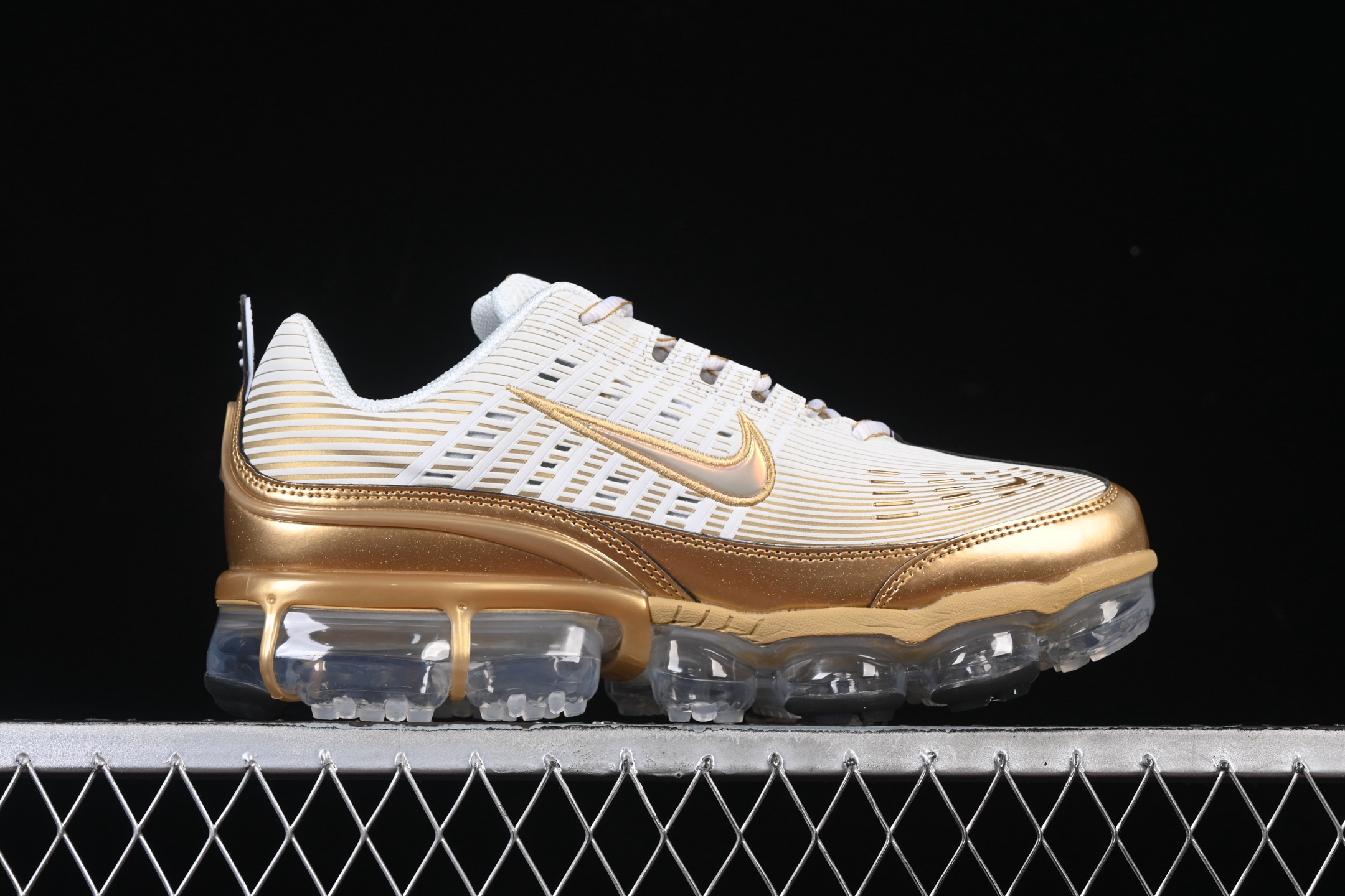 Nike Air Vapormax 360 全掌大气垫透气跑步鞋 CK9670-101#鞋面依旧延续经典