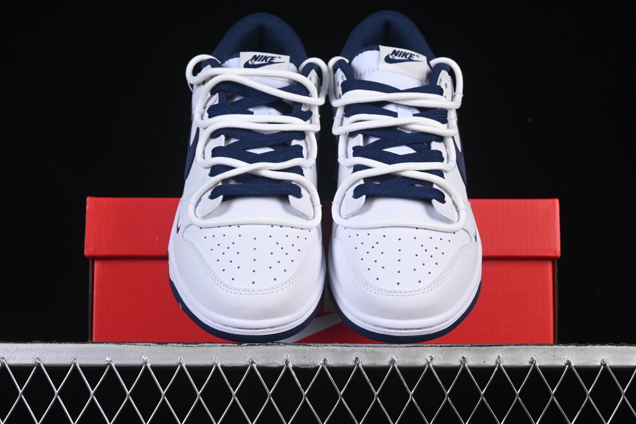 💰260公司级💰360纯原
 Nike SB Dunk Low "Just Do It" 绑带 周年高端定制 低帮休闲板鞋 WB0620-118
#定制鞋盒 超高清洁度 皮料切割干净无任何毛边 细节完美 
尺码：40 40.5 41 42 42.5 43 44 44.5 45 46 9.E5