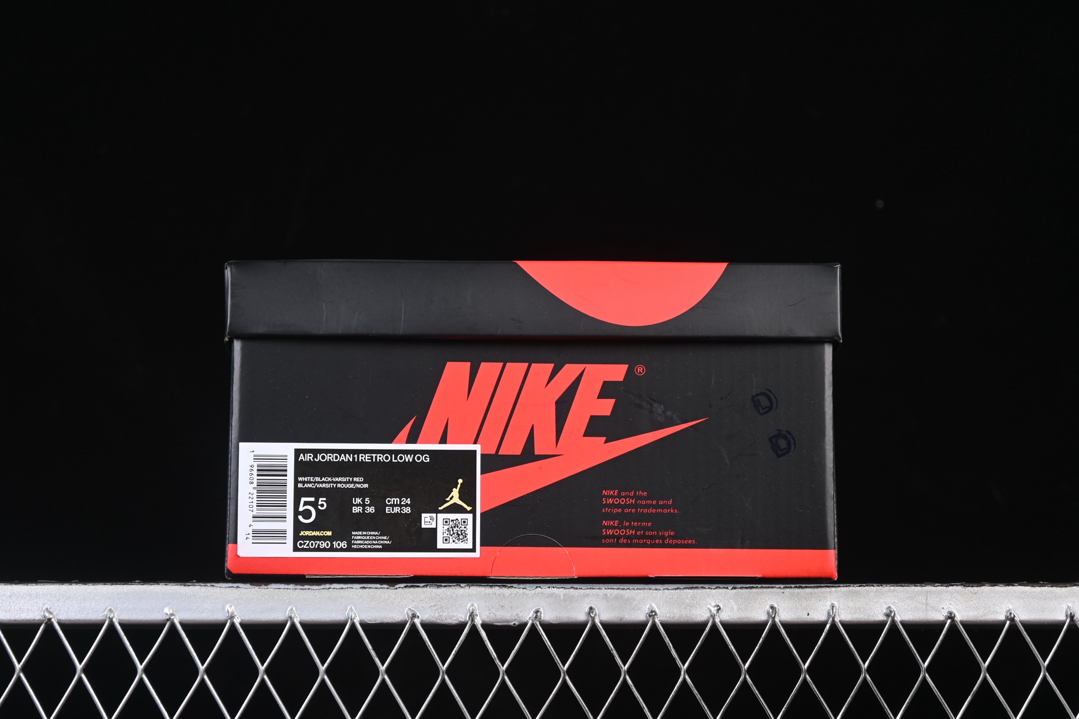 💰200公司级💰240纯原
 Air Jordan 1 Low OG "Black Toe" AJ1 乔1黑脚趾 低帮文化休闲板鞋 CZ0790-106
尺码：35.5 36 36.5 37.5 38 38.5 39 40 40.5 41 42 42.5 43 44 44.5 45 46 47.5 M.D4