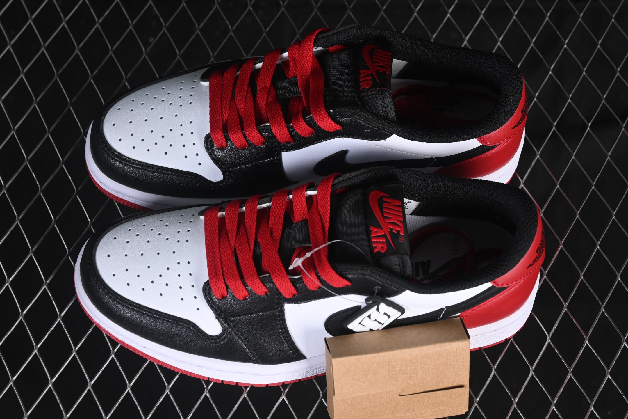 💰200公司级💰240纯原
 Air Jordan 1 Low OG "Black Toe" AJ1 乔1黑脚趾 低帮文化休闲板鞋 CZ0790-106
尺码：35.5 36 36.5 37.5 38 38.5 39 40 40.5 41 42 42.5 43 44 44.5 45 46 47.5 M.D4