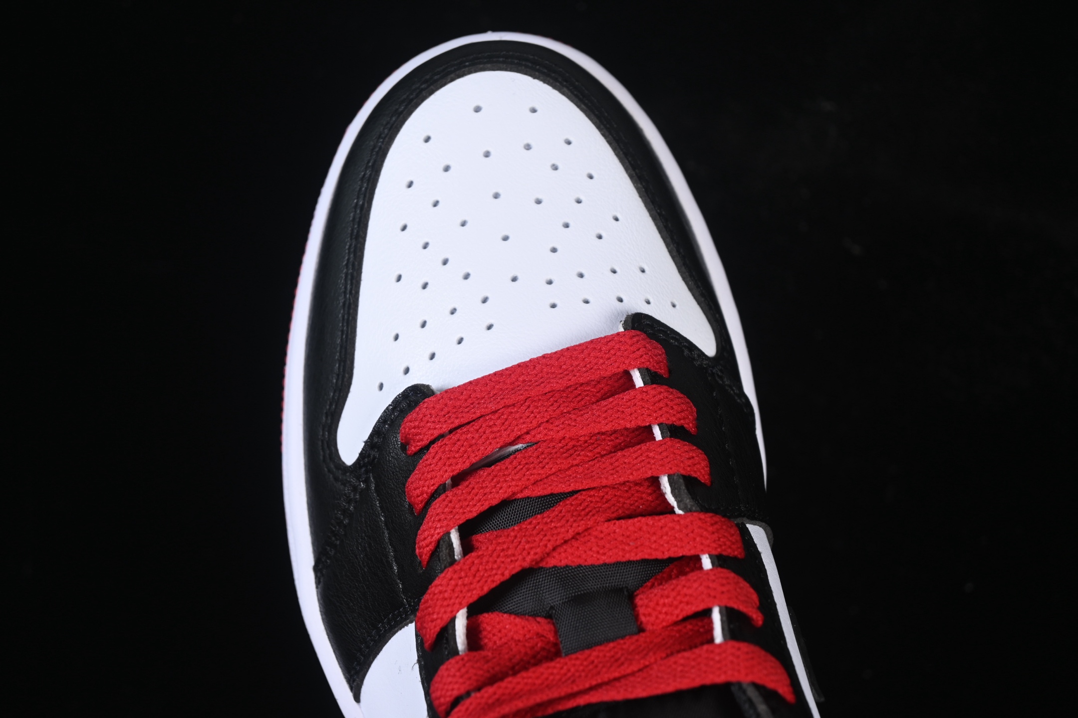 💰200公司级💰240纯原
 Air Jordan 1 Low OG "Black Toe" AJ1 乔1黑脚趾 低帮文化休闲板鞋 CZ0790-106
尺码：35.5 36 36.5 37.5 38 38.5 39 40 40.5 41 42 42.5 43 44 44.5 45 46 47.5 M.D4