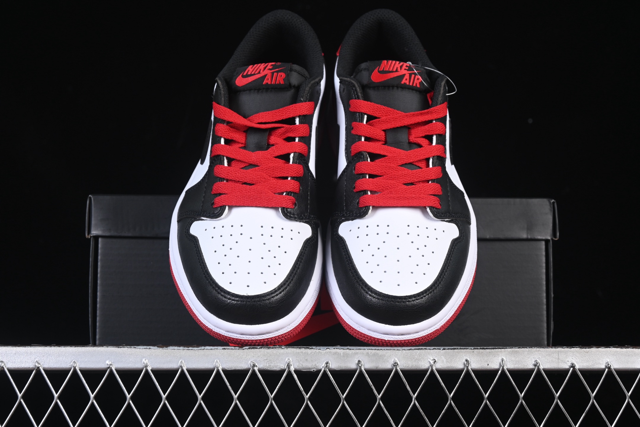 💰200公司级💰240纯原
 Air Jordan 1 Low OG "Black Toe" AJ1 乔1黑脚趾 低帮文化休闲板鞋 CZ0790-106
尺码：35.5 36 36.5 37.5 38 38.5 39 40 40.5 41 42 42.5 43 44 44.5 45 46 47.5 M.D4