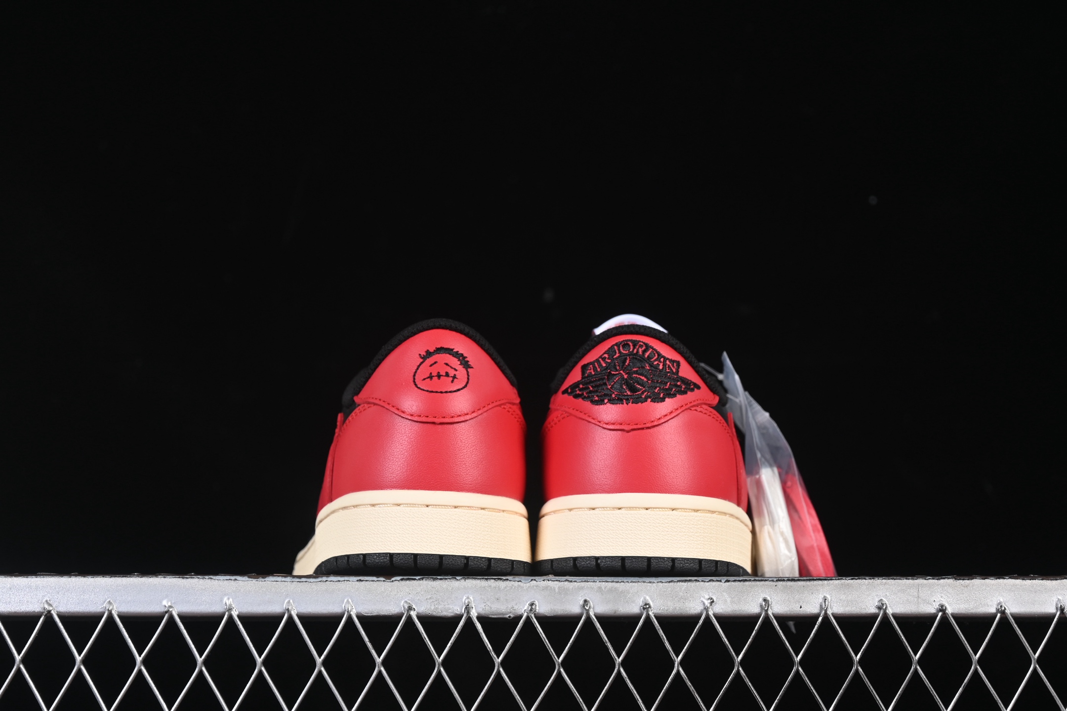 💰280公司级💰380纯原
Travis Scott x Air Jordan 1 Low OG AJ1 乔1倒勾低帮 DZ4137-700
尺码：36 36.5 37.5 38 38.5 39 40 40.5 41 42 42.5 43 44 44.5 45 46 47.5 WMD4