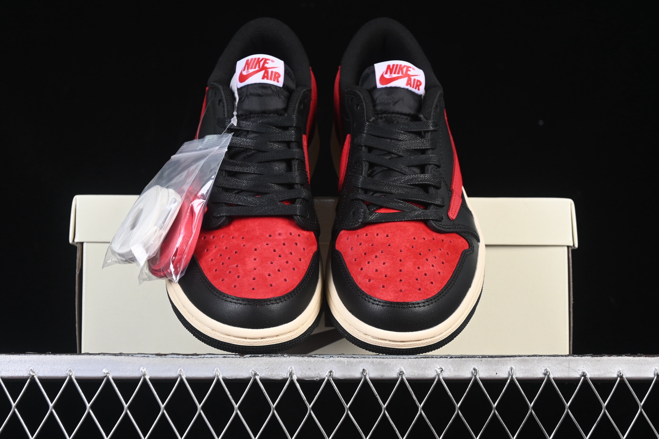 💰280公司级💰380纯原
Travis Scott x Air Jordan 1 Low OG AJ1 乔1倒勾低帮 DZ4137-700
尺码：36 36.5 37.5 38 38.5 39 40 40.5 41 42 42.5 43 44 44.5 45 46 47.5 WMD4